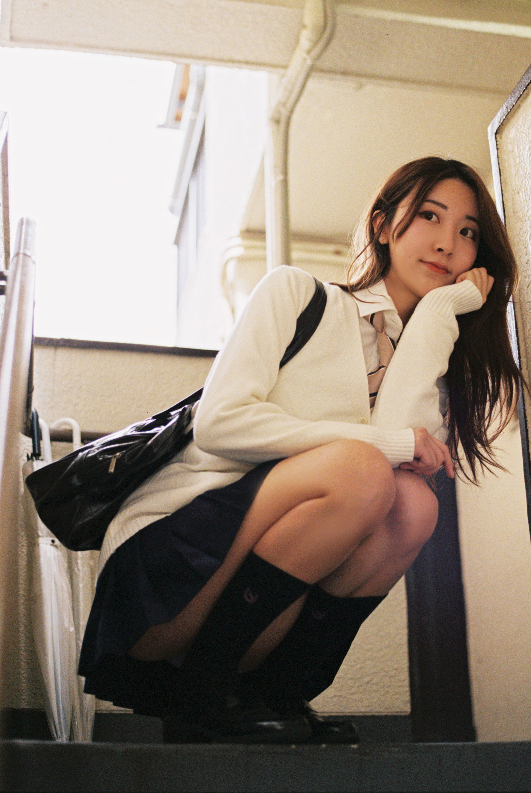 人气Coser黑川 楼道 [22P] - 秀人网免费无水印在线套图写真