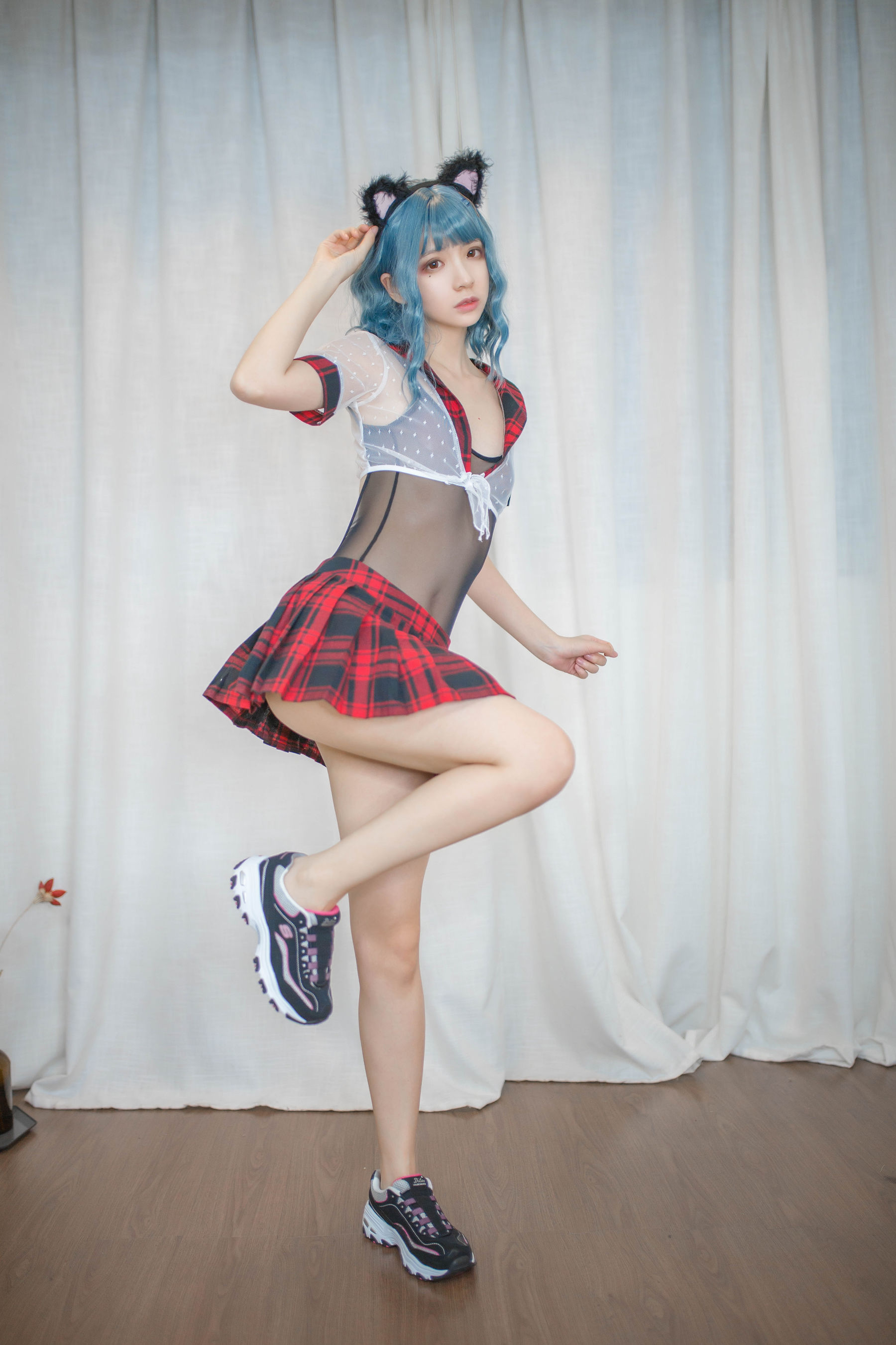 [Cosplay写真] 疯猫ss – 蓝发 [26P] - 秀人网免费无水印在线套图写真