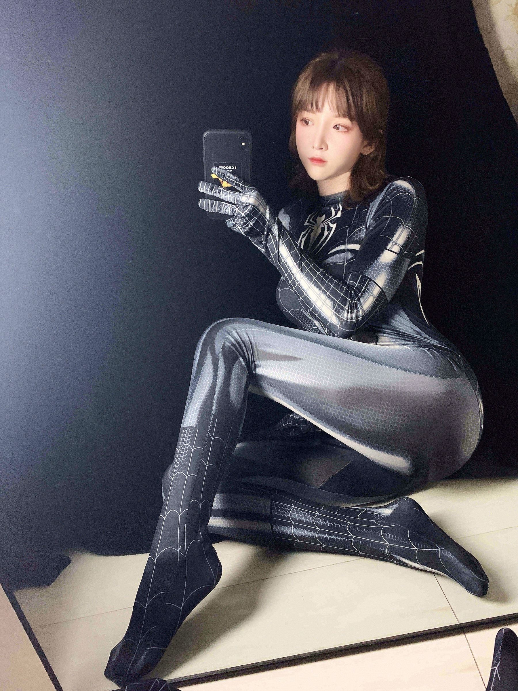 一小央泽 – 黑蜘蛛 [30P] - 秀人网免费无水印在线套图写真