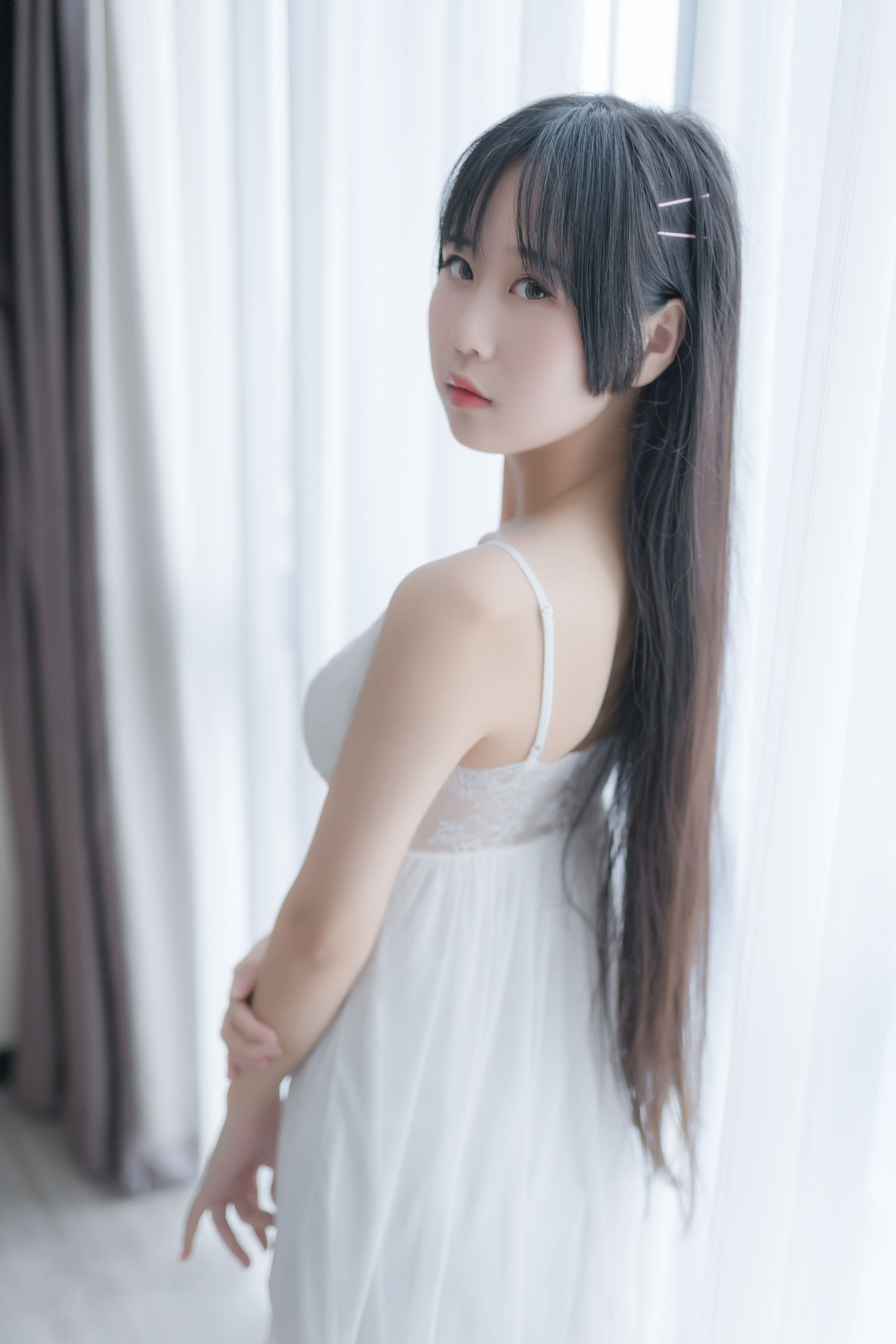阳光美少女萌芽儿o0 白色私房 [44P] - 秀人网免费无水印在线套图写真