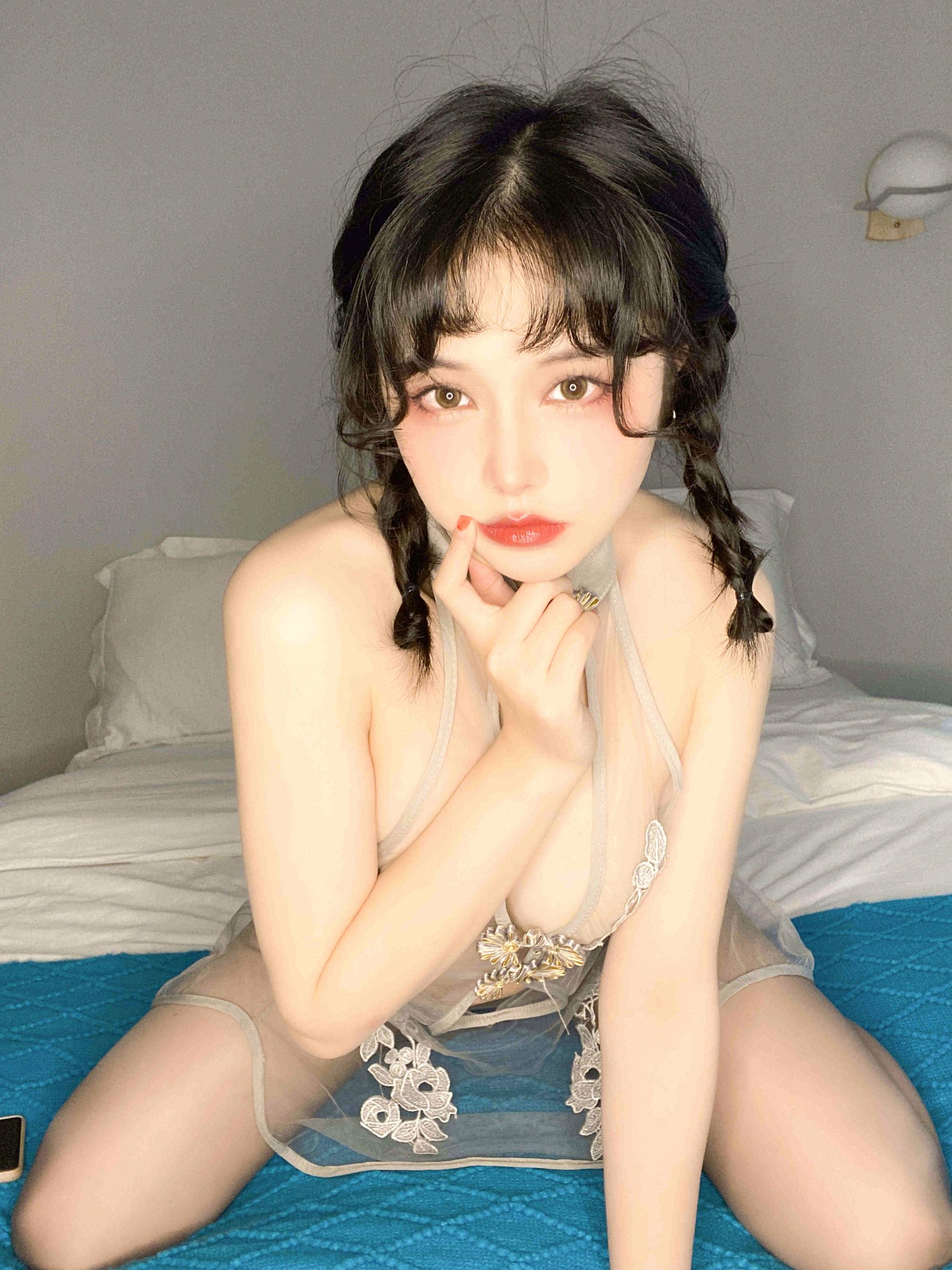 七月喵子 – 透明灰撕袜 [45P] - 秀人网免费无水印在线套图写真