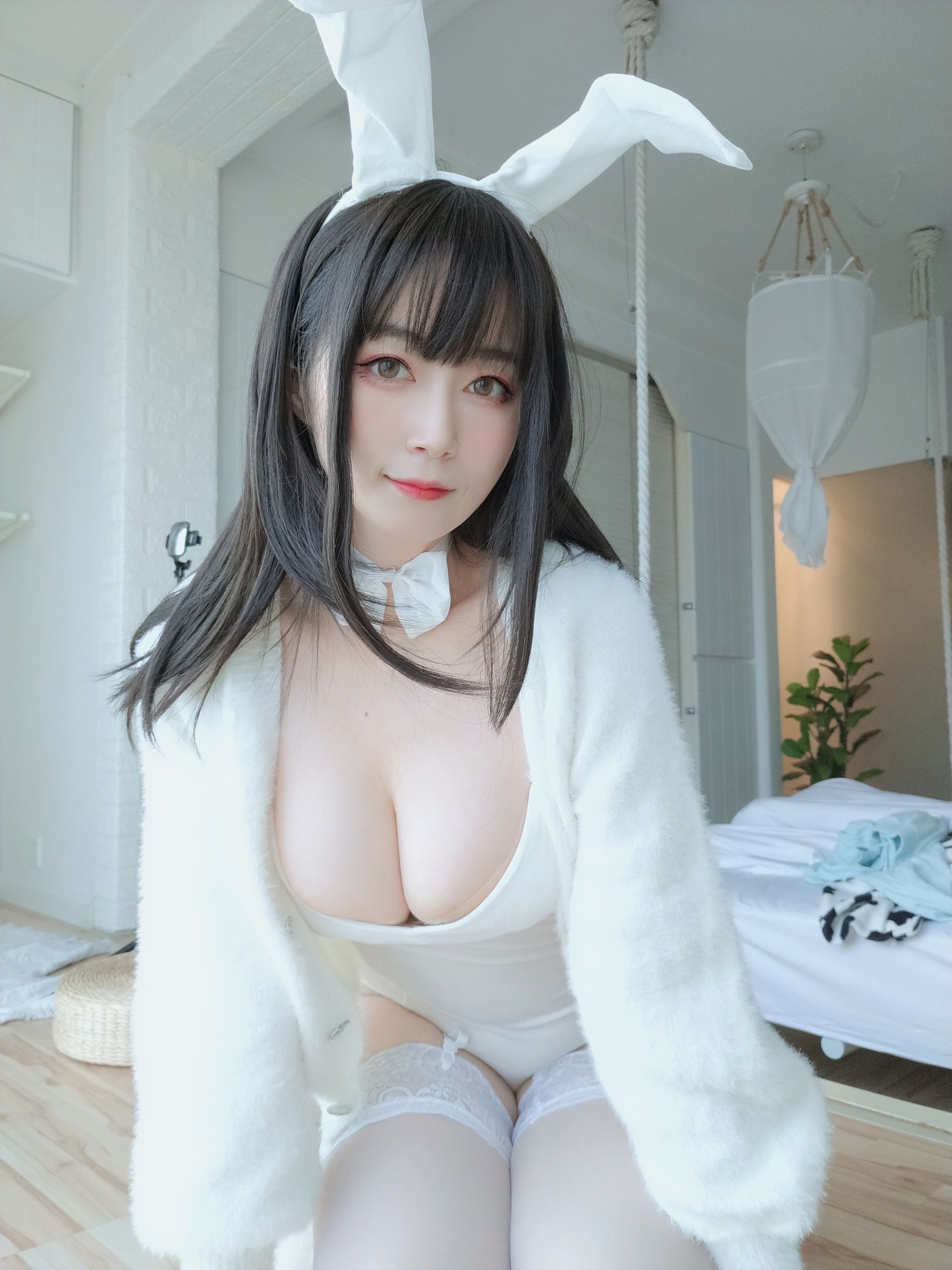 Coser小姐姐白银 – 白丝兔子 [107P] - 秀人网免费无水印在线套图写真
