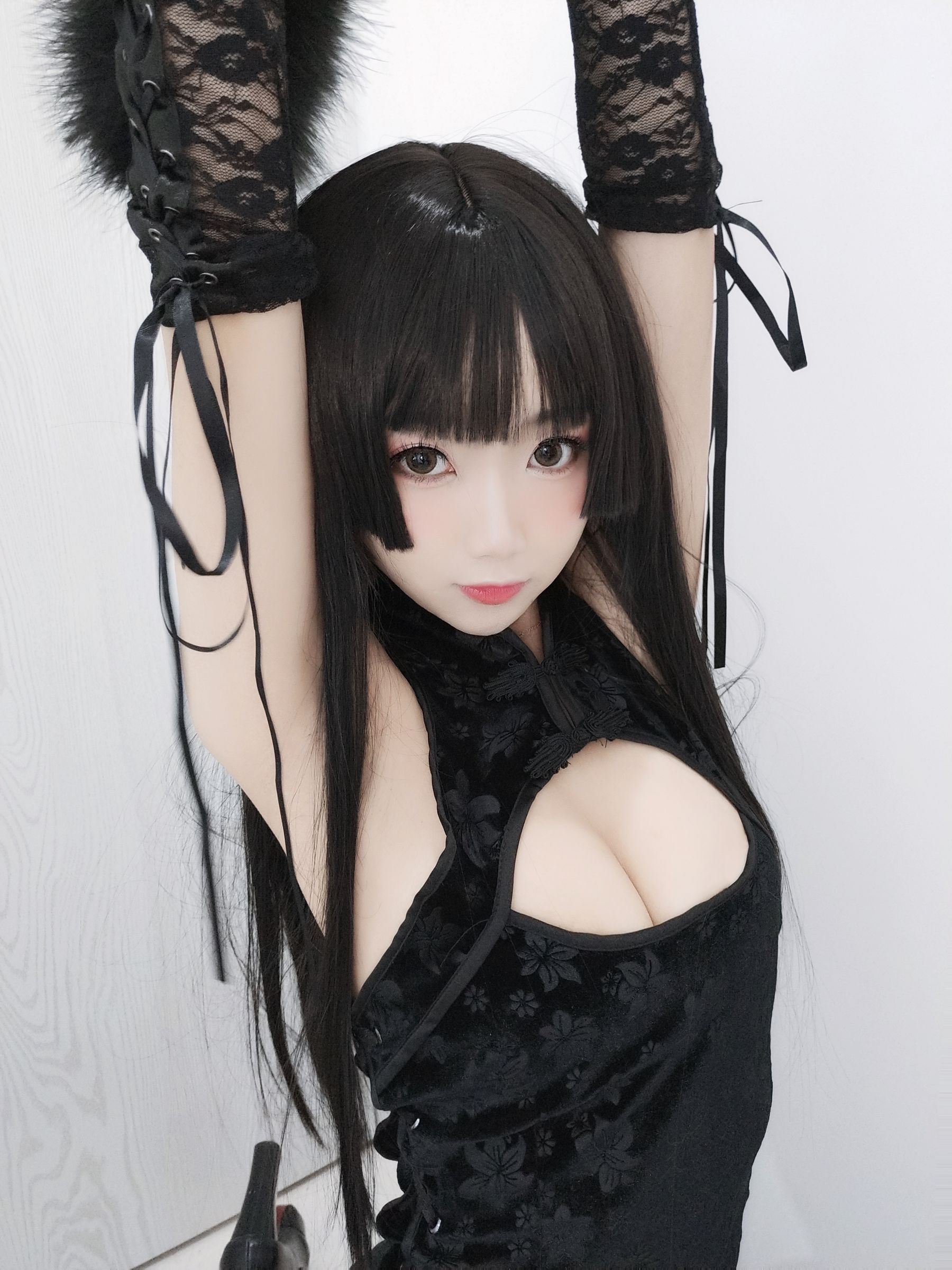 白嫩美少女鬼畜瑶 黑色旗袍 [70P] - 秀人网免费无水印在线套图写真