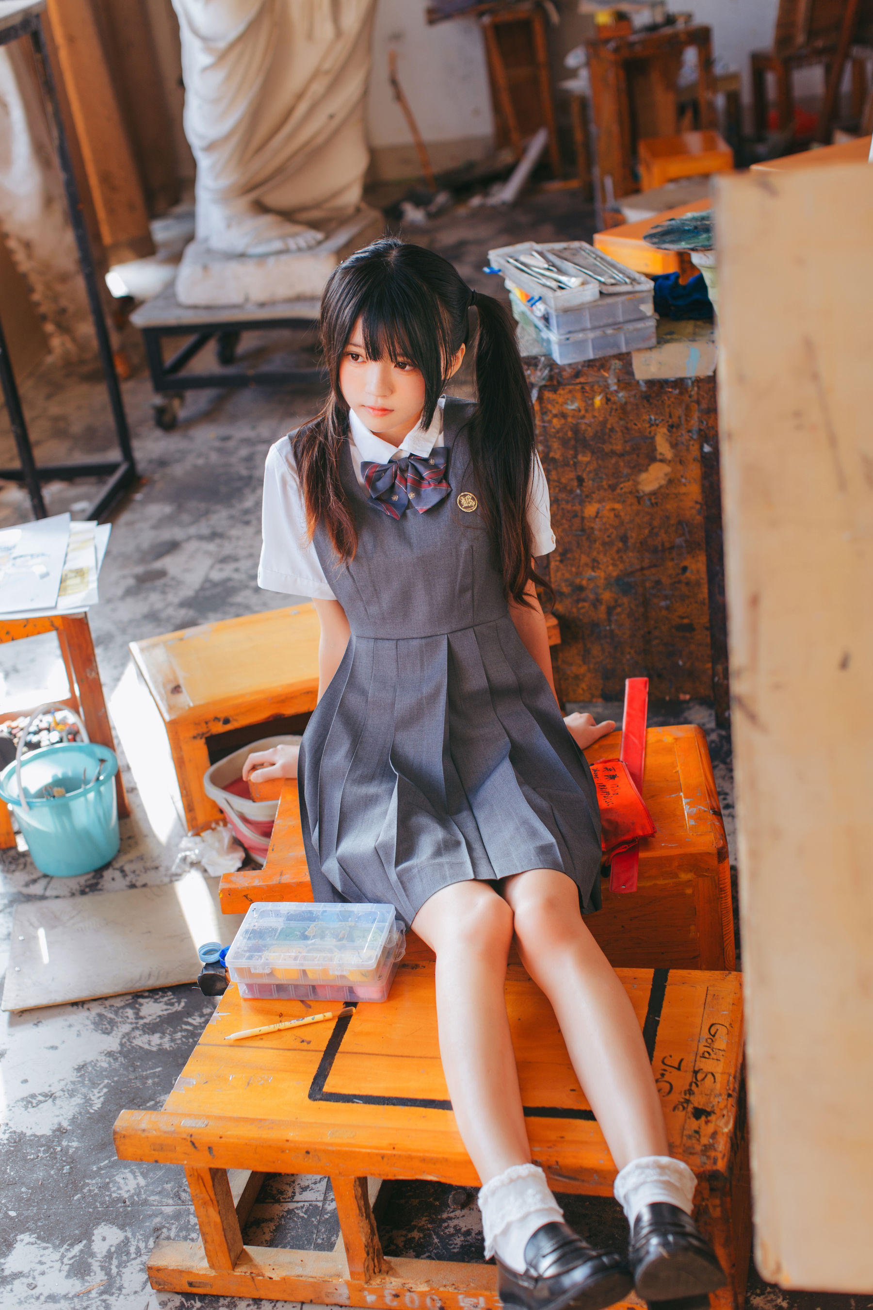 [萝莉COS] 桜桃喵《画室少女》 [17P] - 秀人网免费无水印在线套图写真