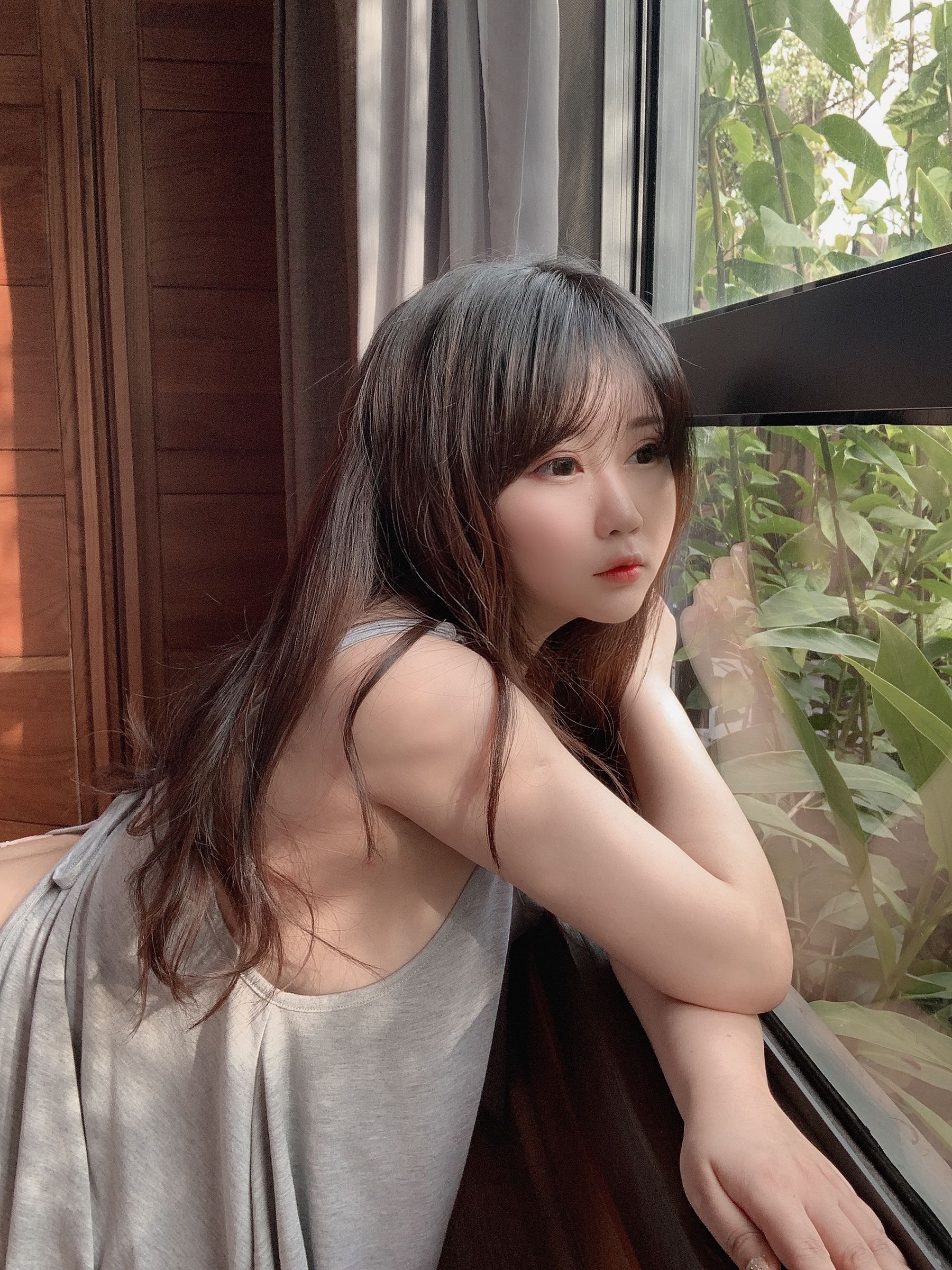 [Cosplay写真] 蜜桃少女是依酱呀 – 光 [34P] - 秀人网免费无水印在线套图写真