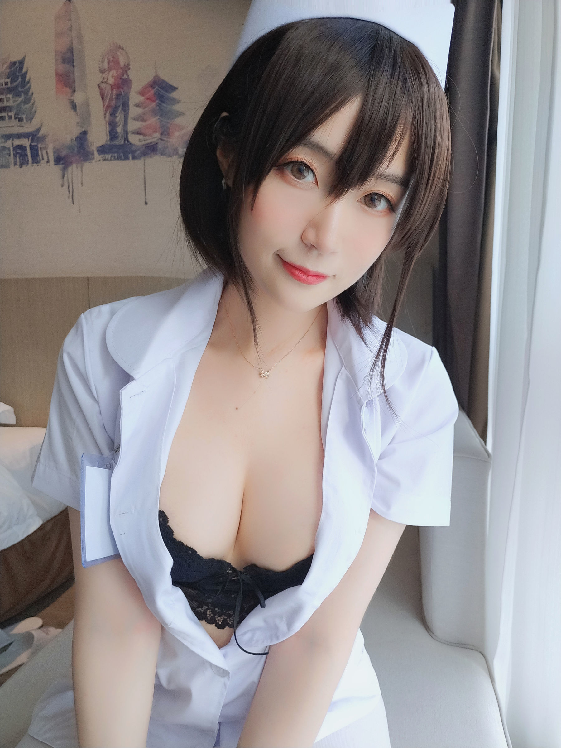 [萝莉COS] 白银 – 短发小护士 [37P] - 秀人网免费无水印在线套图写真