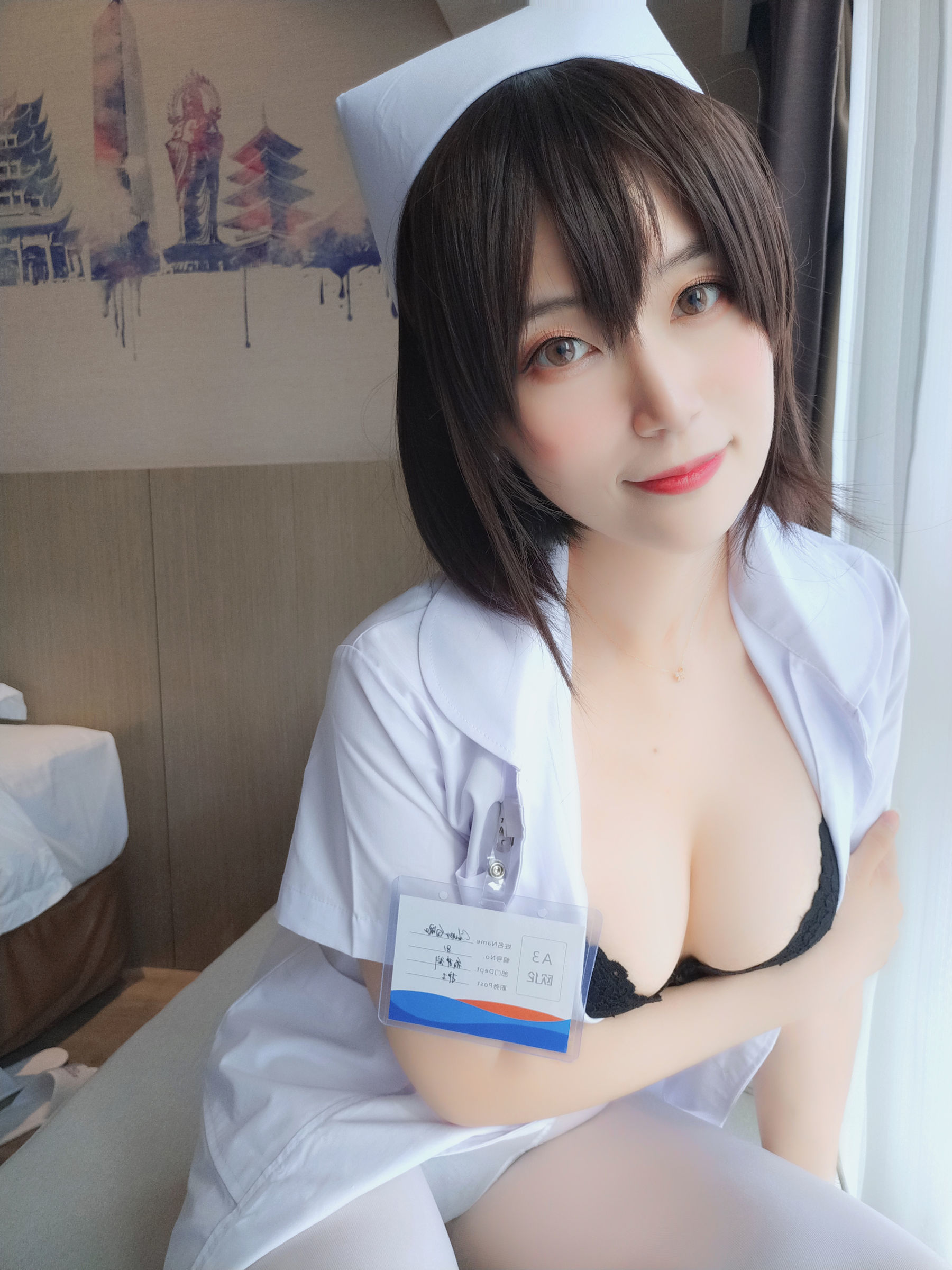 [萝莉COS] 白银 – 短发小护士 [37P] - 秀人网免费无水印在线套图写真