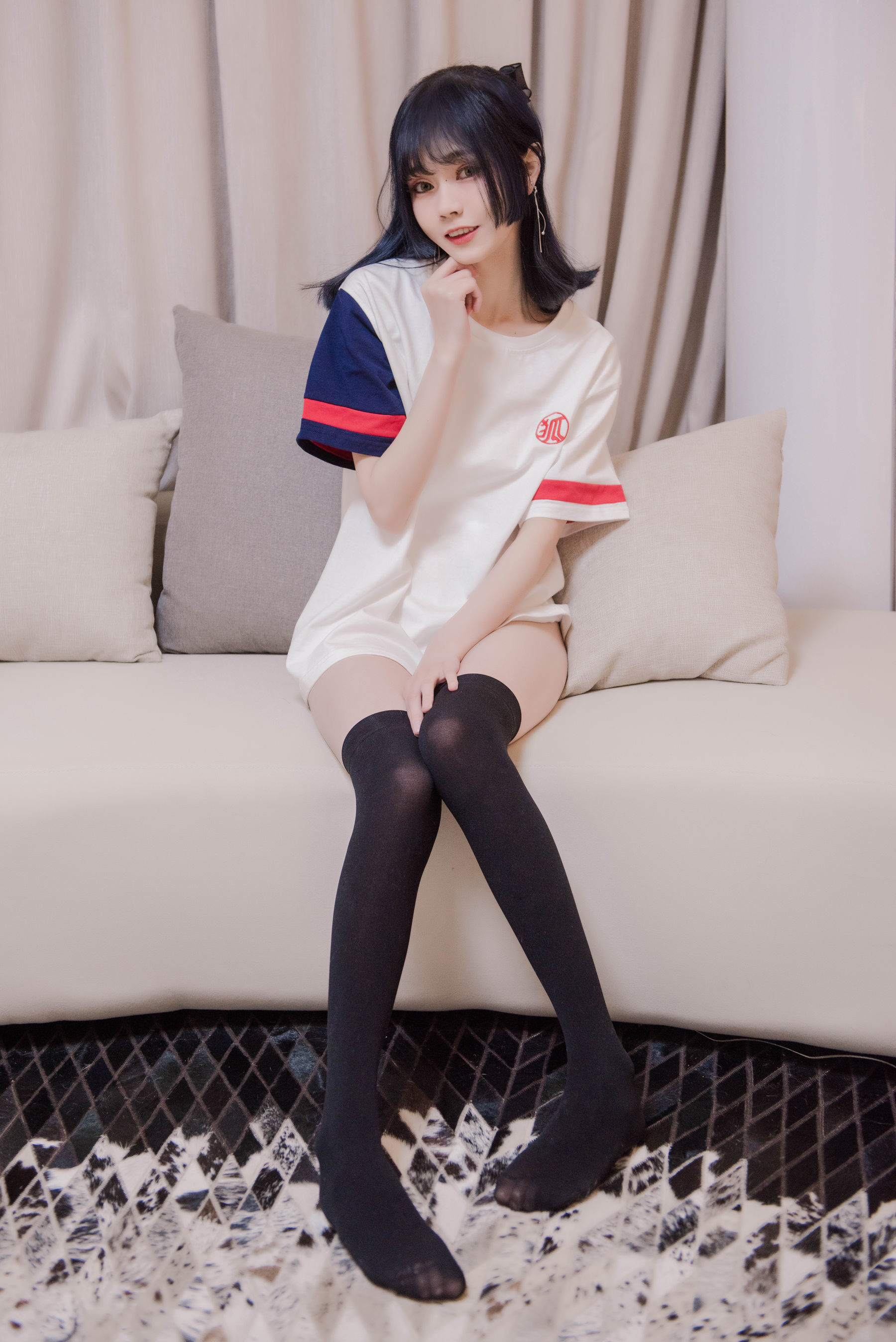 小妖精你的负卿 居家私服2 [9P] - 秀人网免费无水印在线套图写真