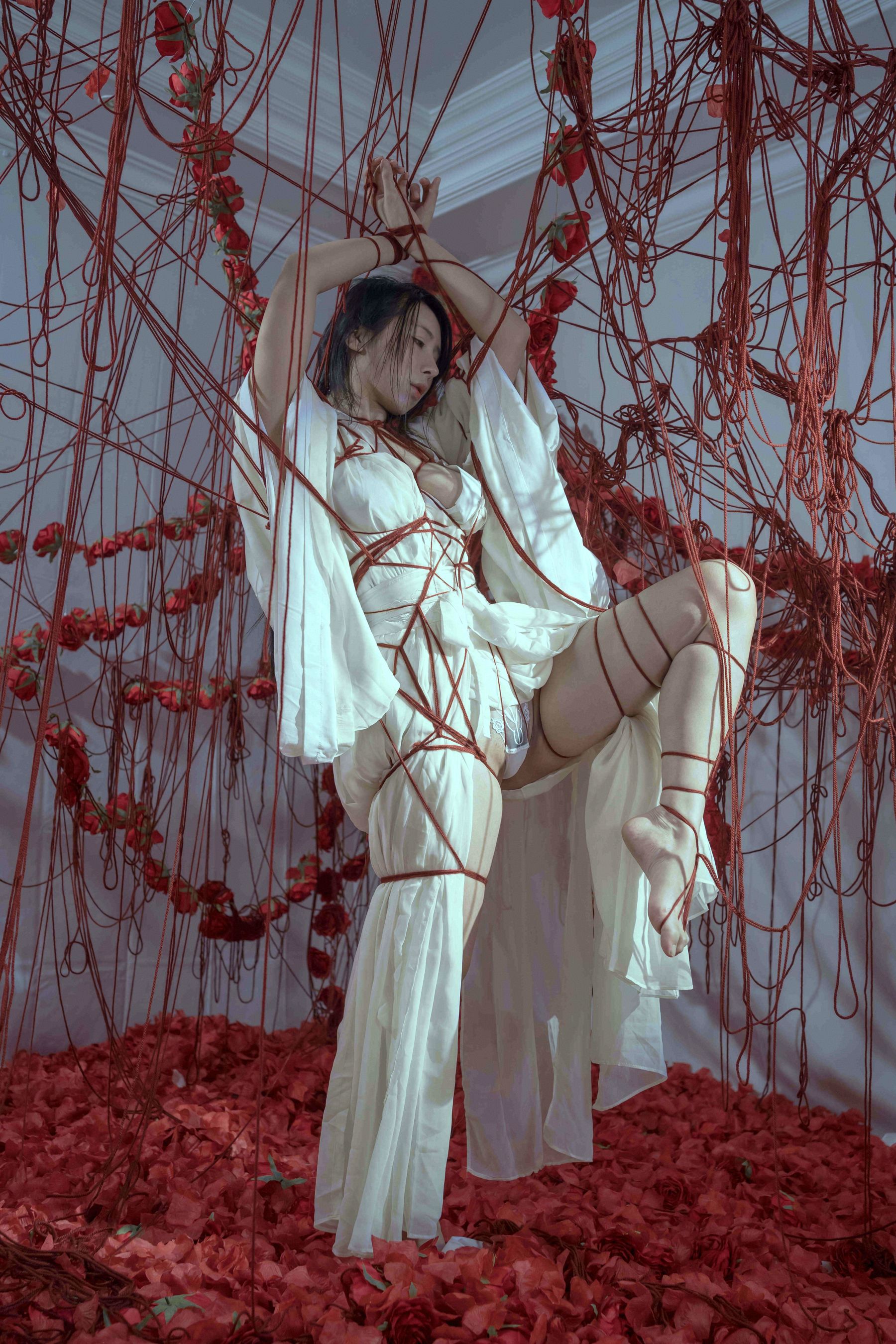 云溪溪 – 奶桃 囚鸟 [64P] - 秀人网免费无水印在线套图写真