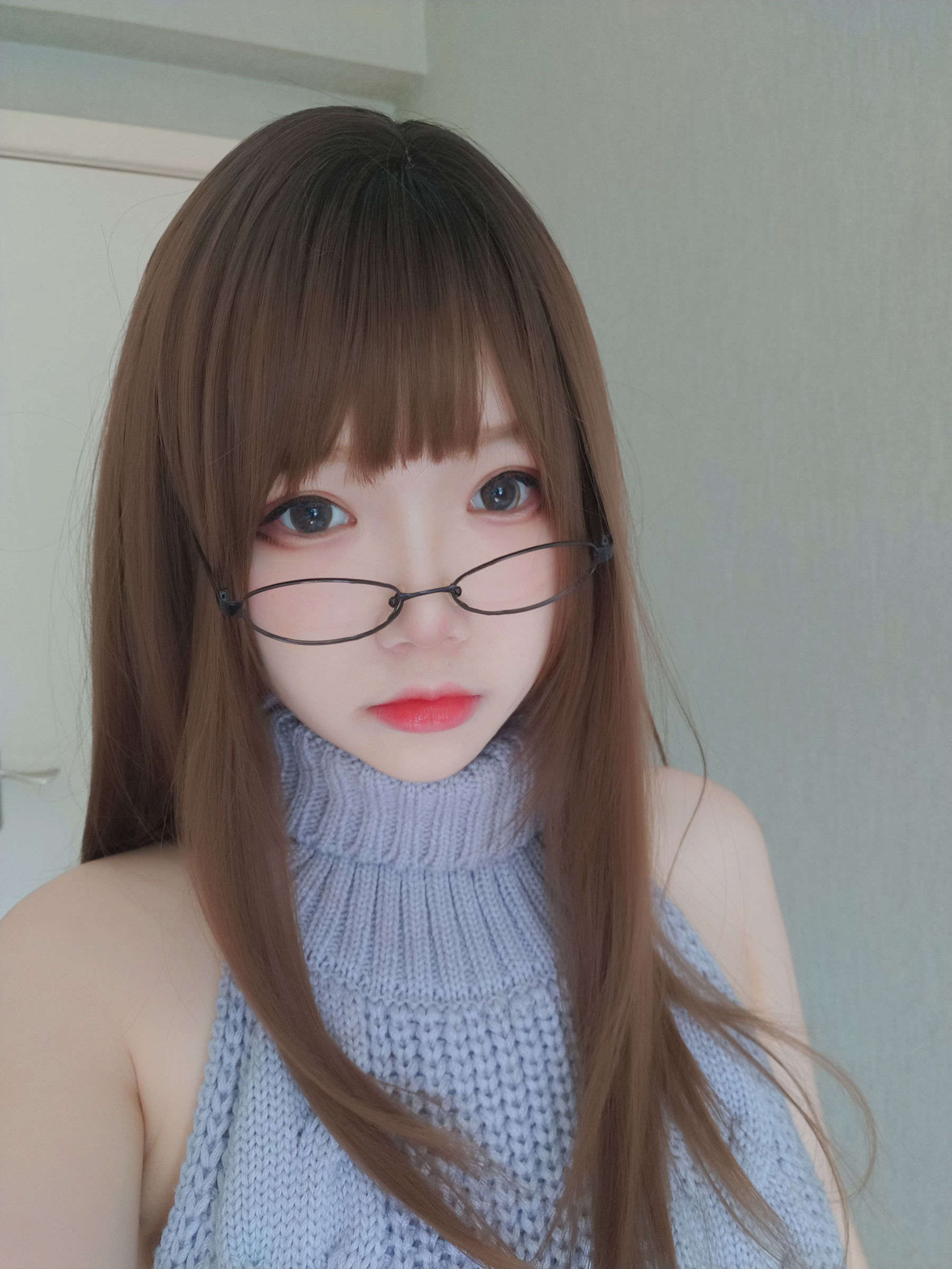 动漫博主雪晴Astra – 黑丝漏背毛衣 [151P] - 秀人网免费无水印在线套图写真