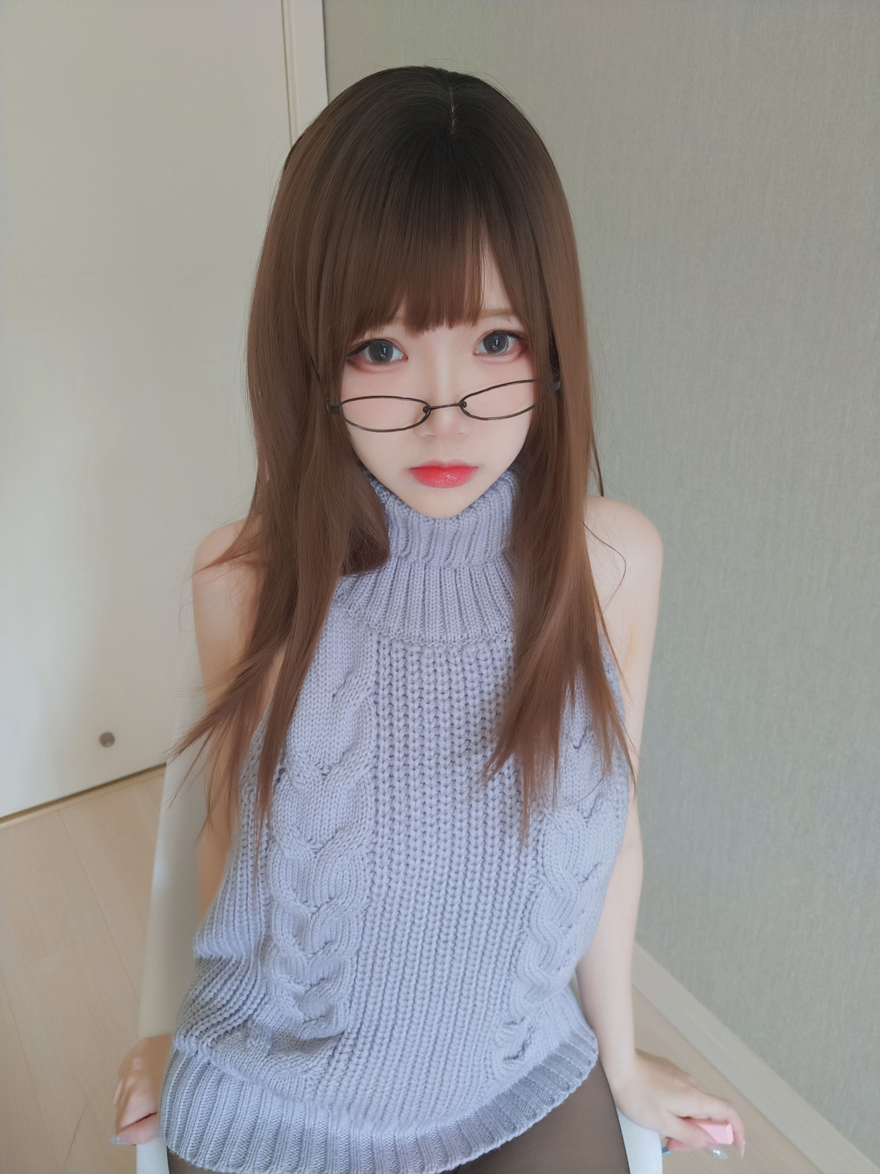 动漫博主雪晴Astra – 黑丝漏背毛衣 [151P] - 秀人网免费无水印在线套图写真