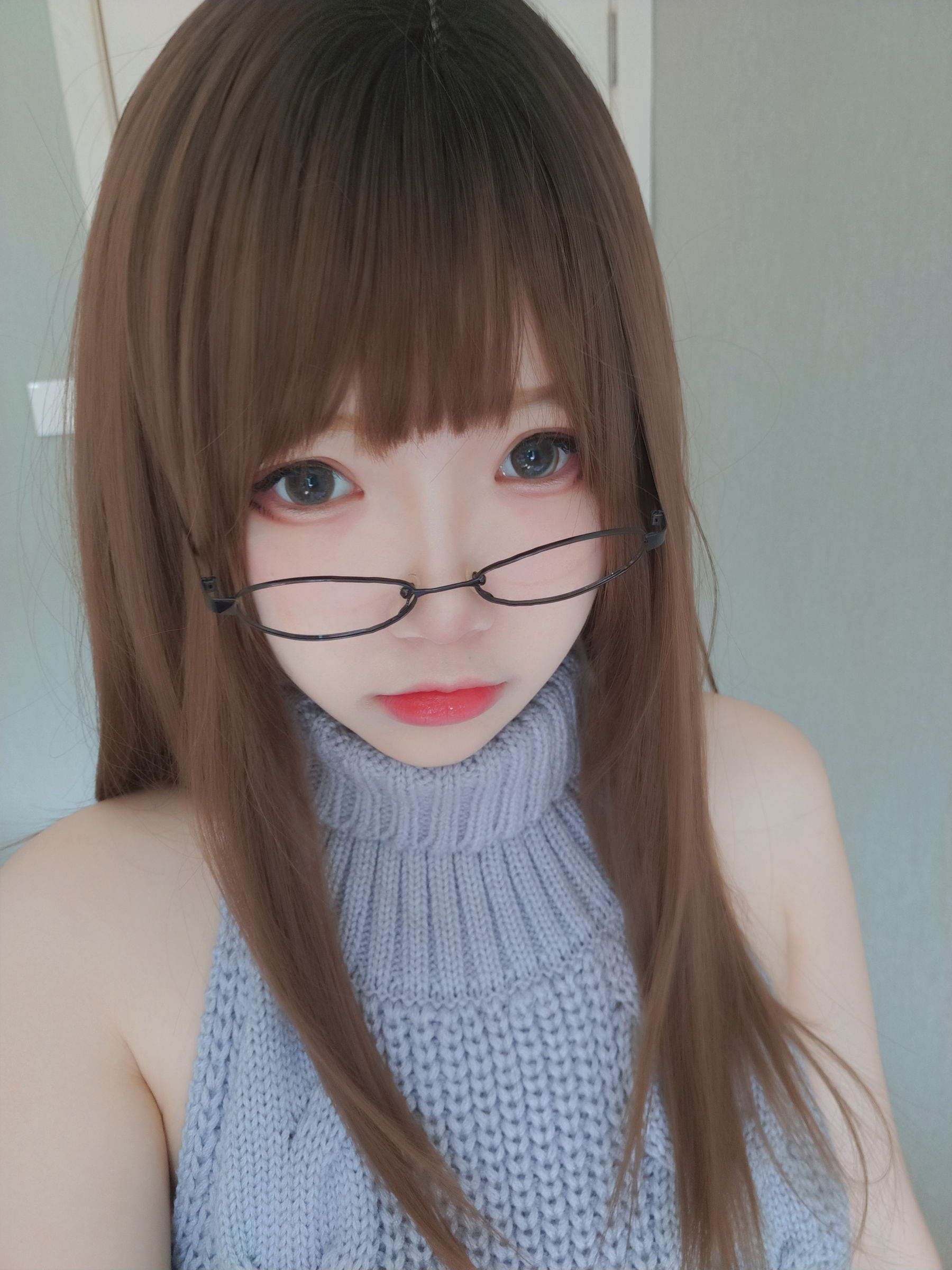 动漫博主雪晴Astra – 黑丝漏背毛衣 [151P] - 秀人网免费无水印在线套图写真