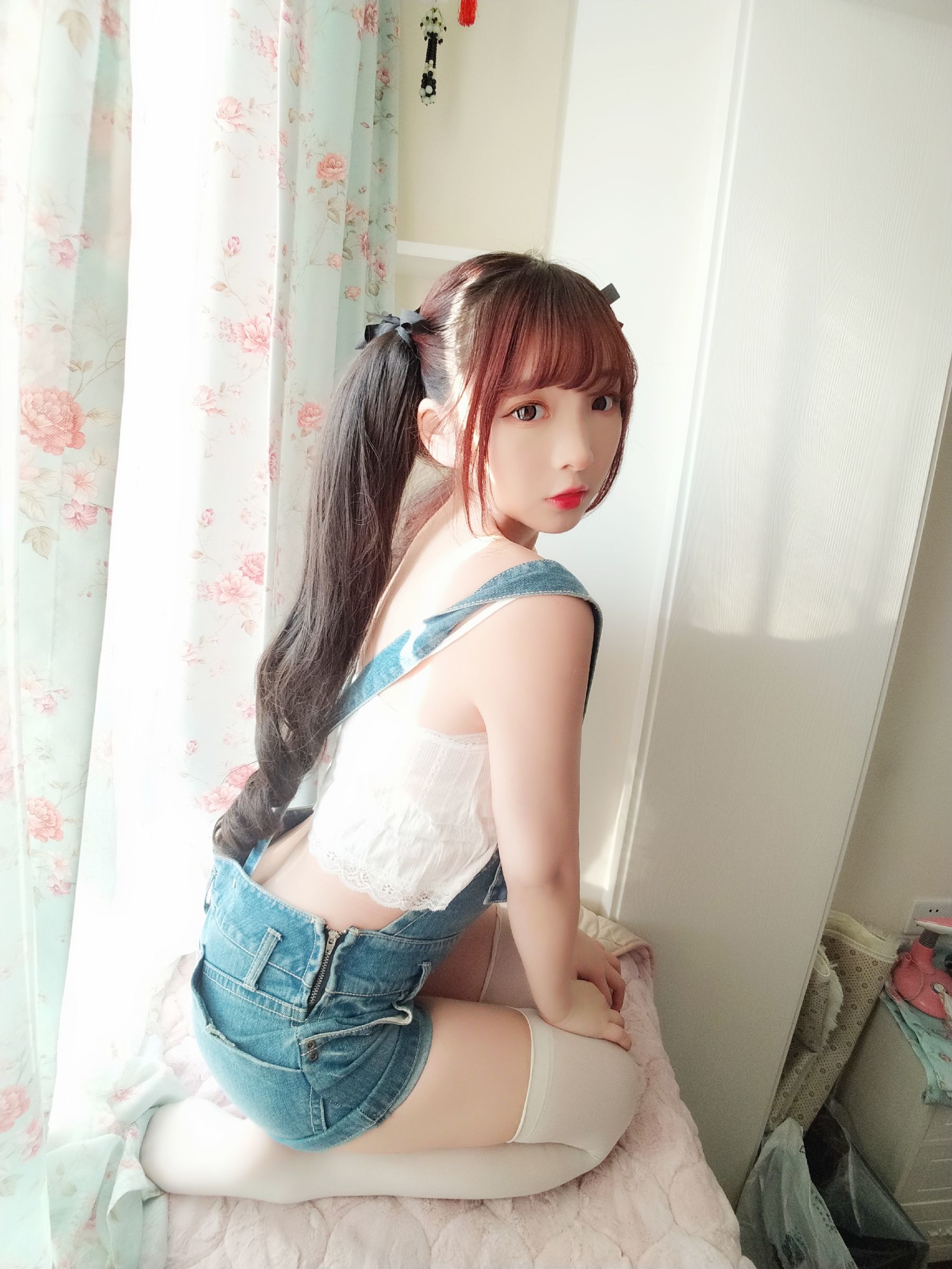 二次元美女古川kagura 牛仔吊带短裤 [40P] - 秀人网免费无水印在线套图写真