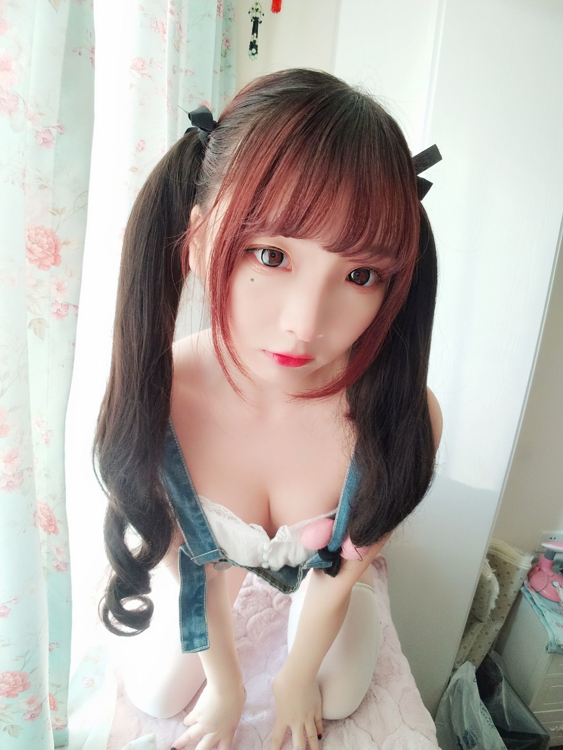 二次元美女古川kagura 牛仔吊带短裤 [40P] - 秀人网免费无水印在线套图写真