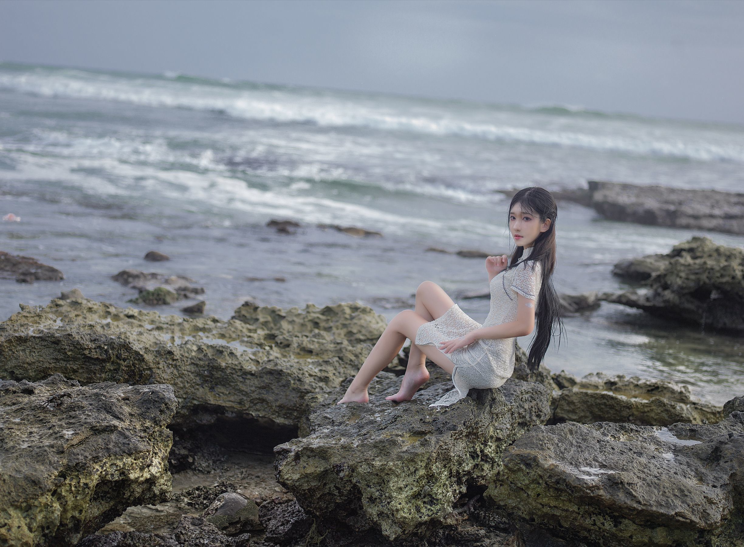 动漫博主南桃Momoko 街拍白旗袍 [11P] - 秀人网免费无水印在线套图写真