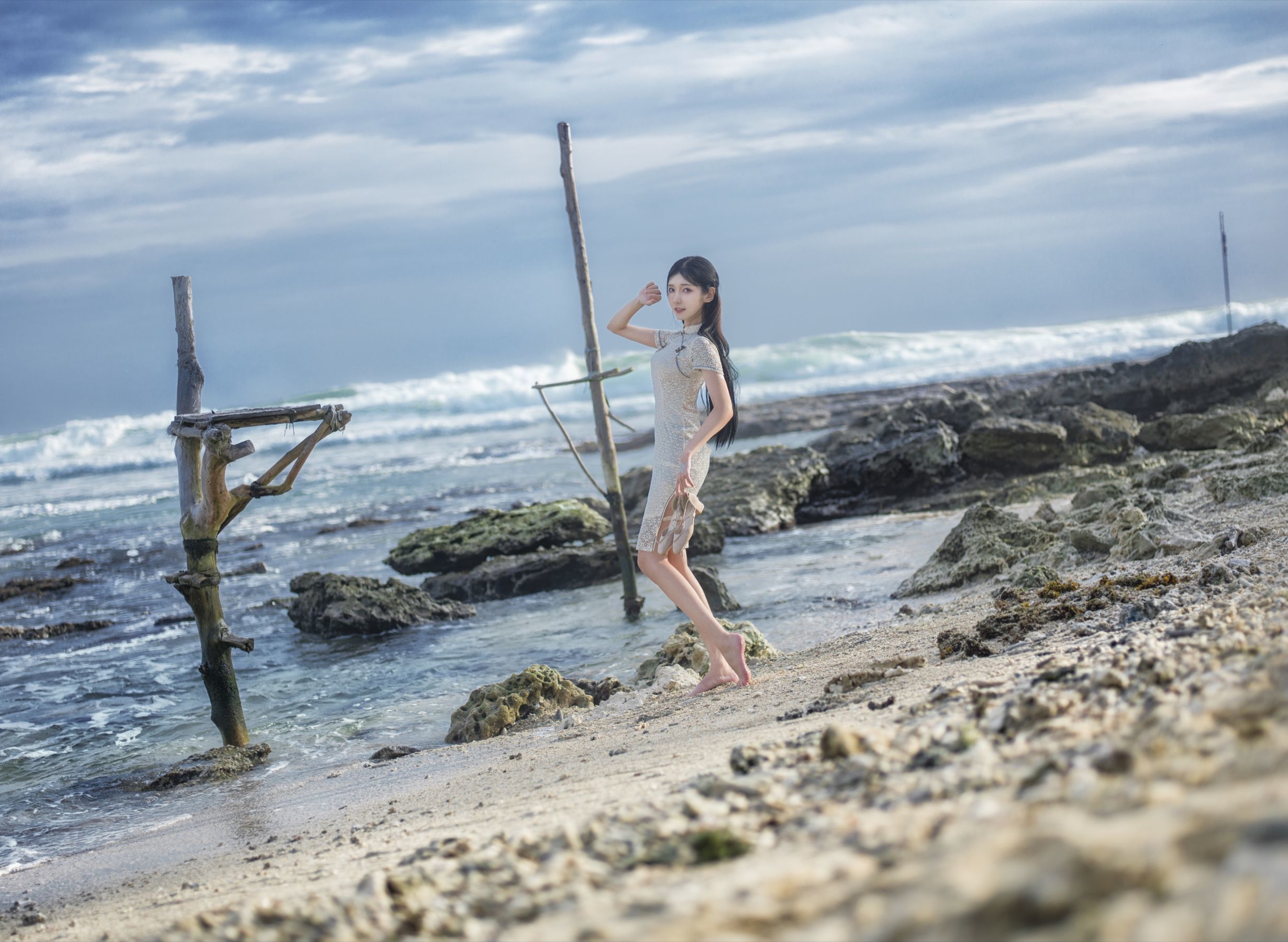 动漫博主南桃Momoko 街拍白旗袍 [11P] - 秀人网免费无水印在线套图写真