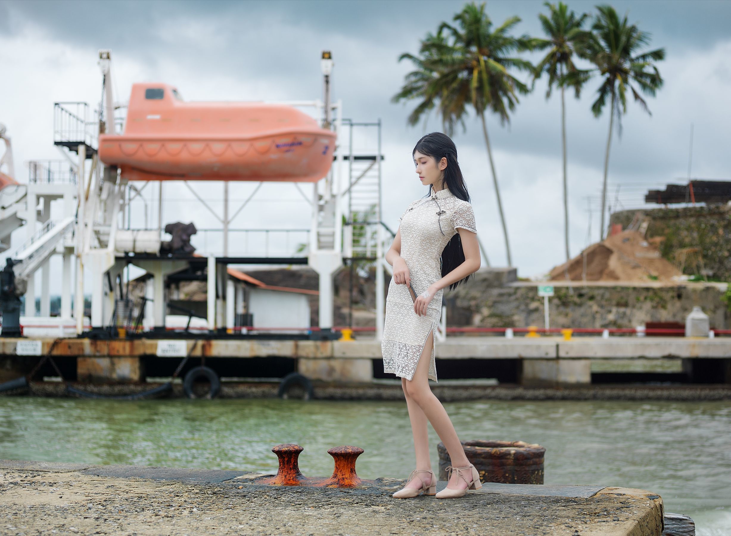 动漫博主南桃Momoko 街拍白旗袍 [11P] - 秀人网免费无水印在线套图写真