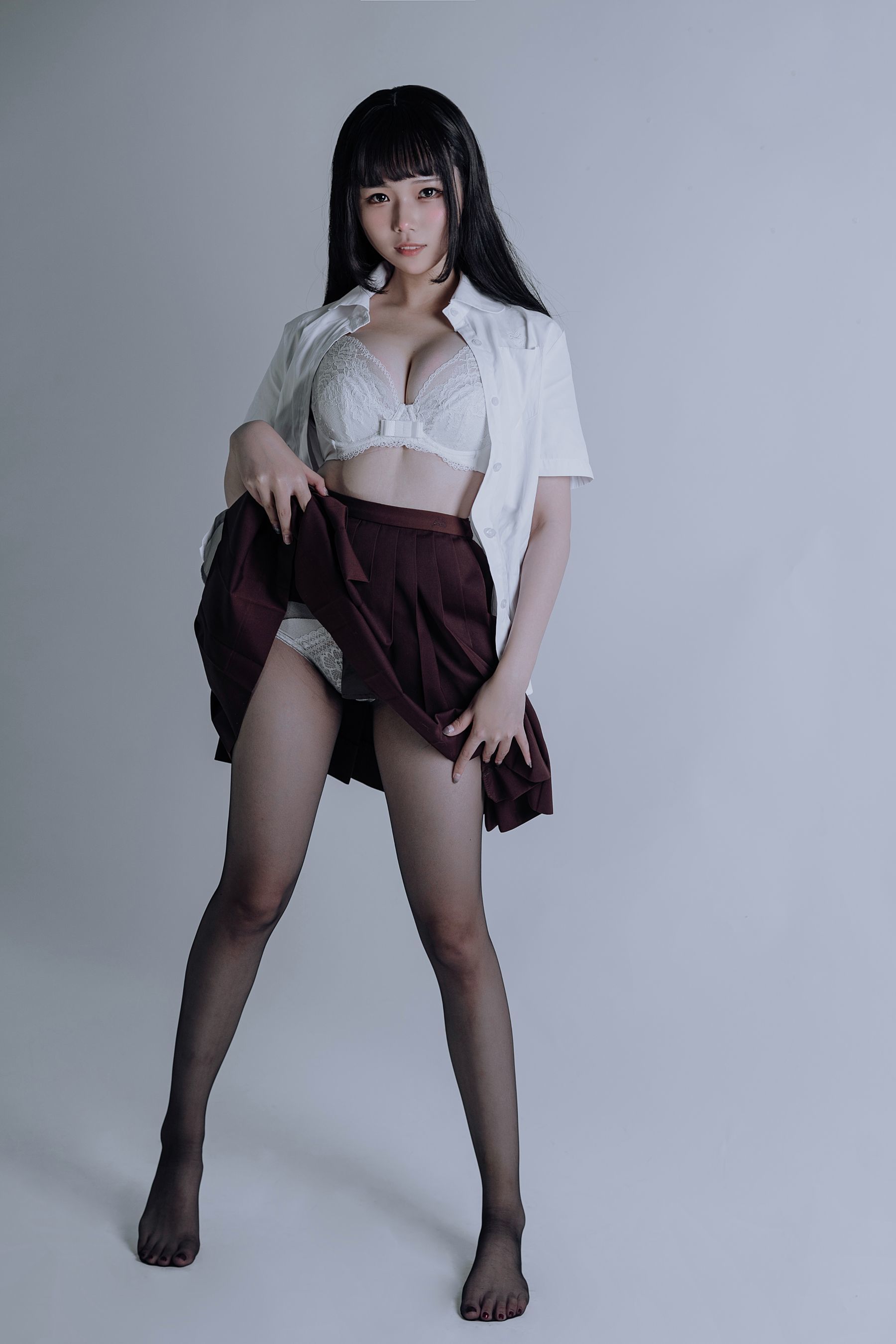 七月喵子 – JK黑丝 [31P] - 秀人网免费无水印在线套图写真