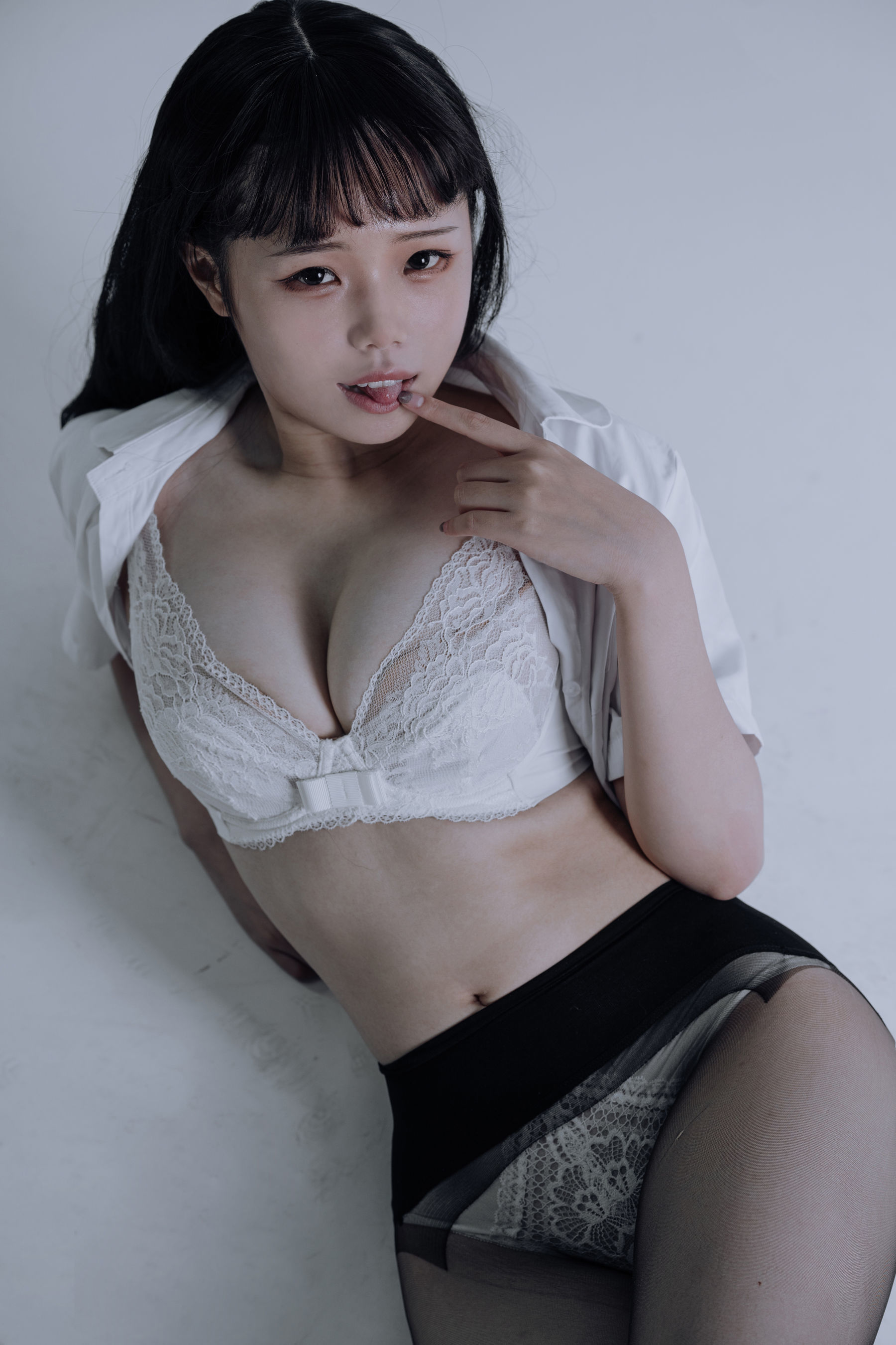 七月喵子 – JK黑丝 [31P] - 秀人网免费无水印在线套图写真