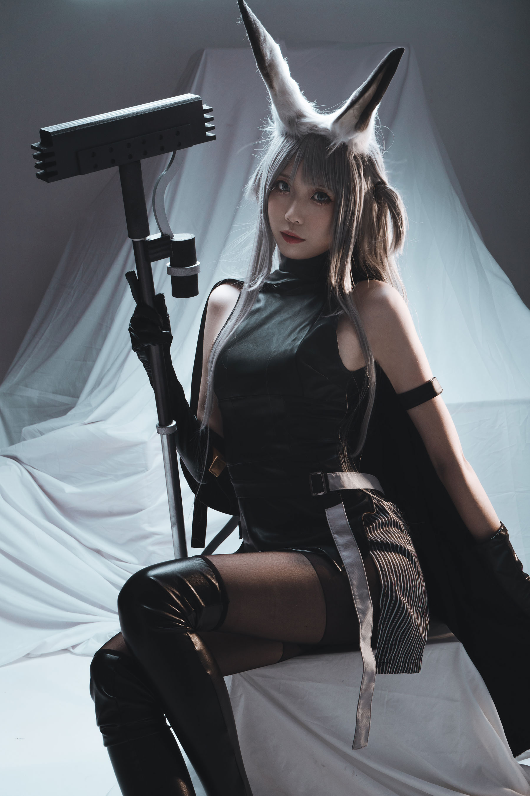 动漫博主炸酱沐沐 – 暴行 [16P] - 秀人网免费无水印在线套图写真