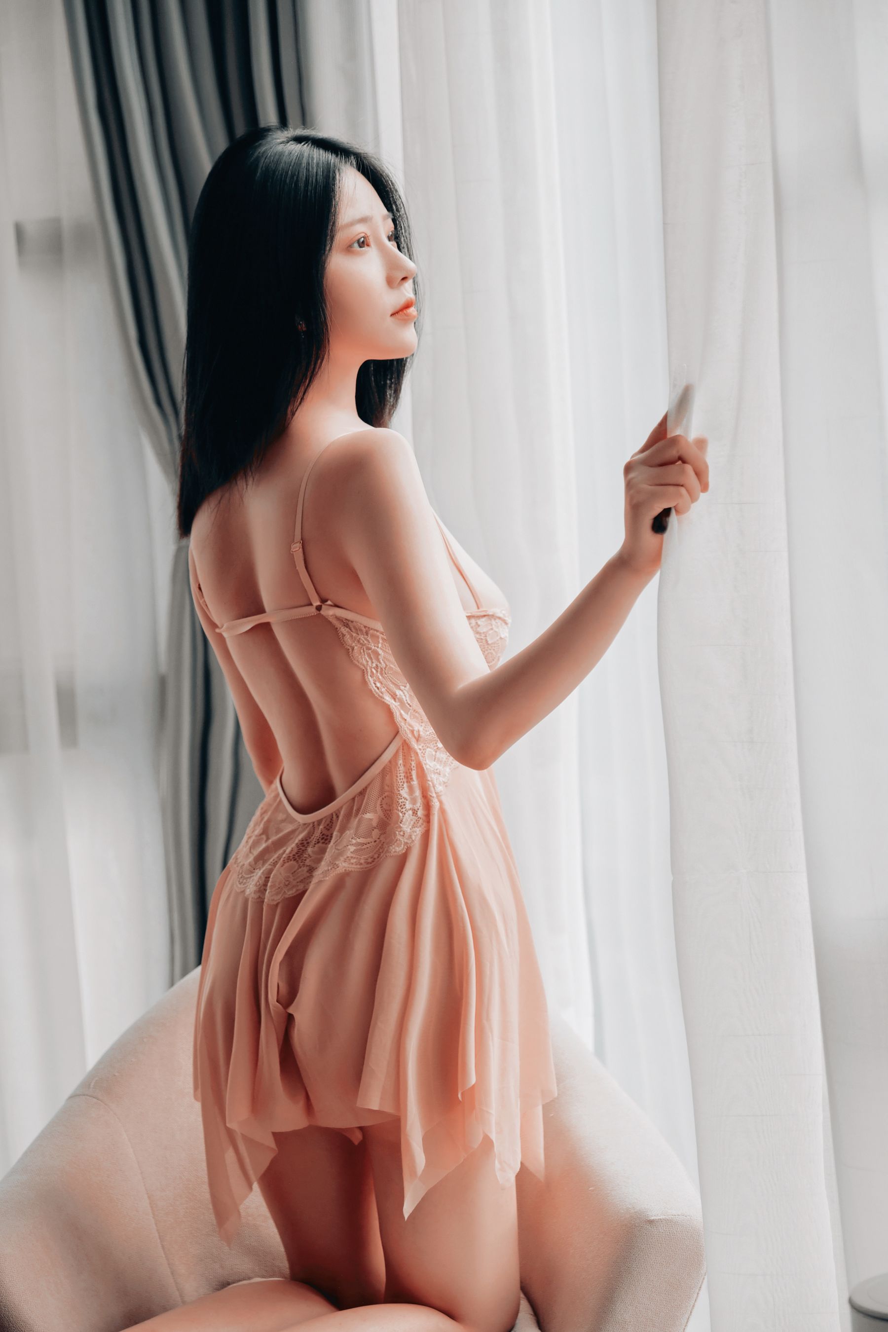 Nnian – 暧昧 [14P] - 秀人网免费无水印在线套图写真