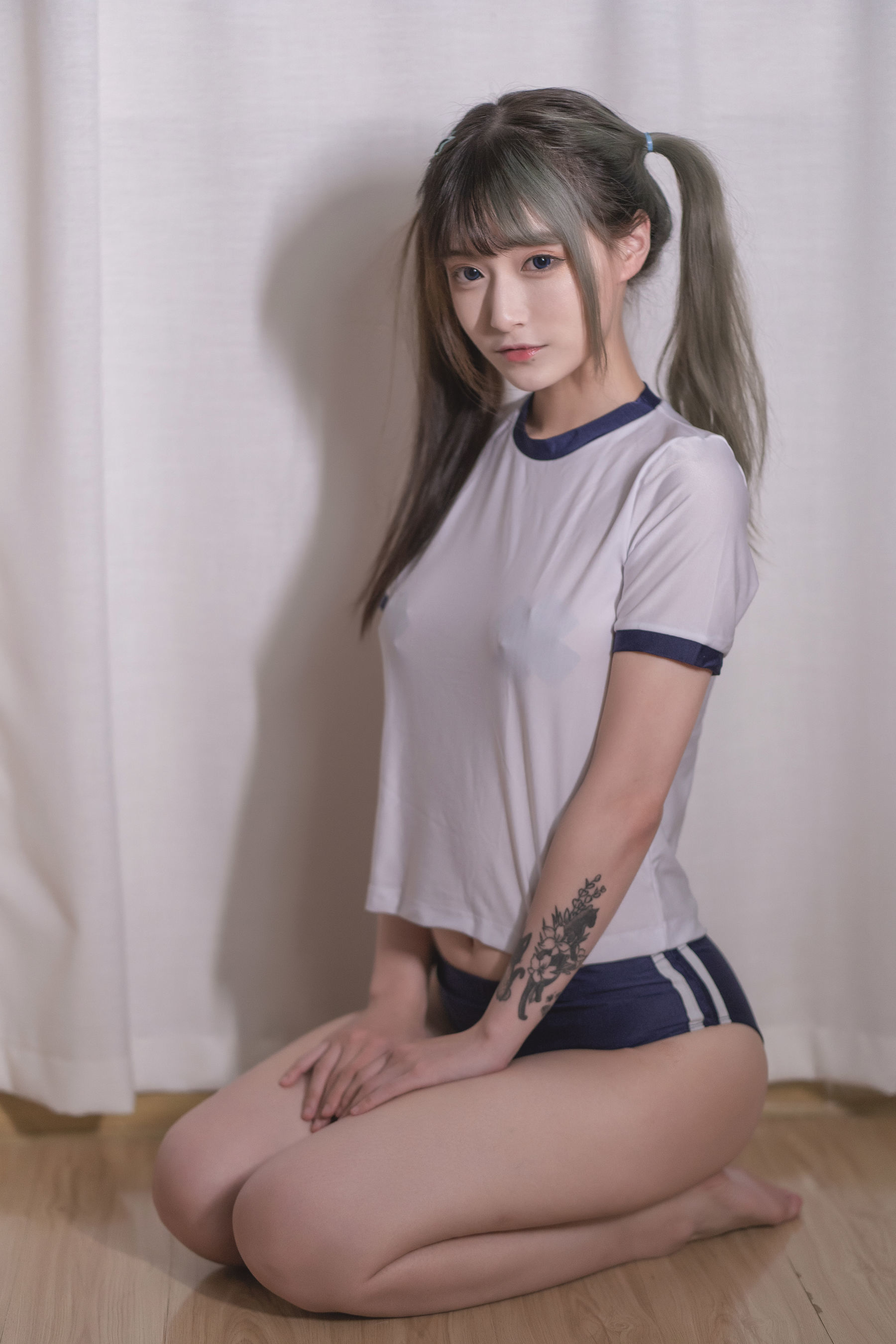 动漫博主铁板烧鬼舞w – 体操服 [18P] - 秀人网免费无水印在线套图写真