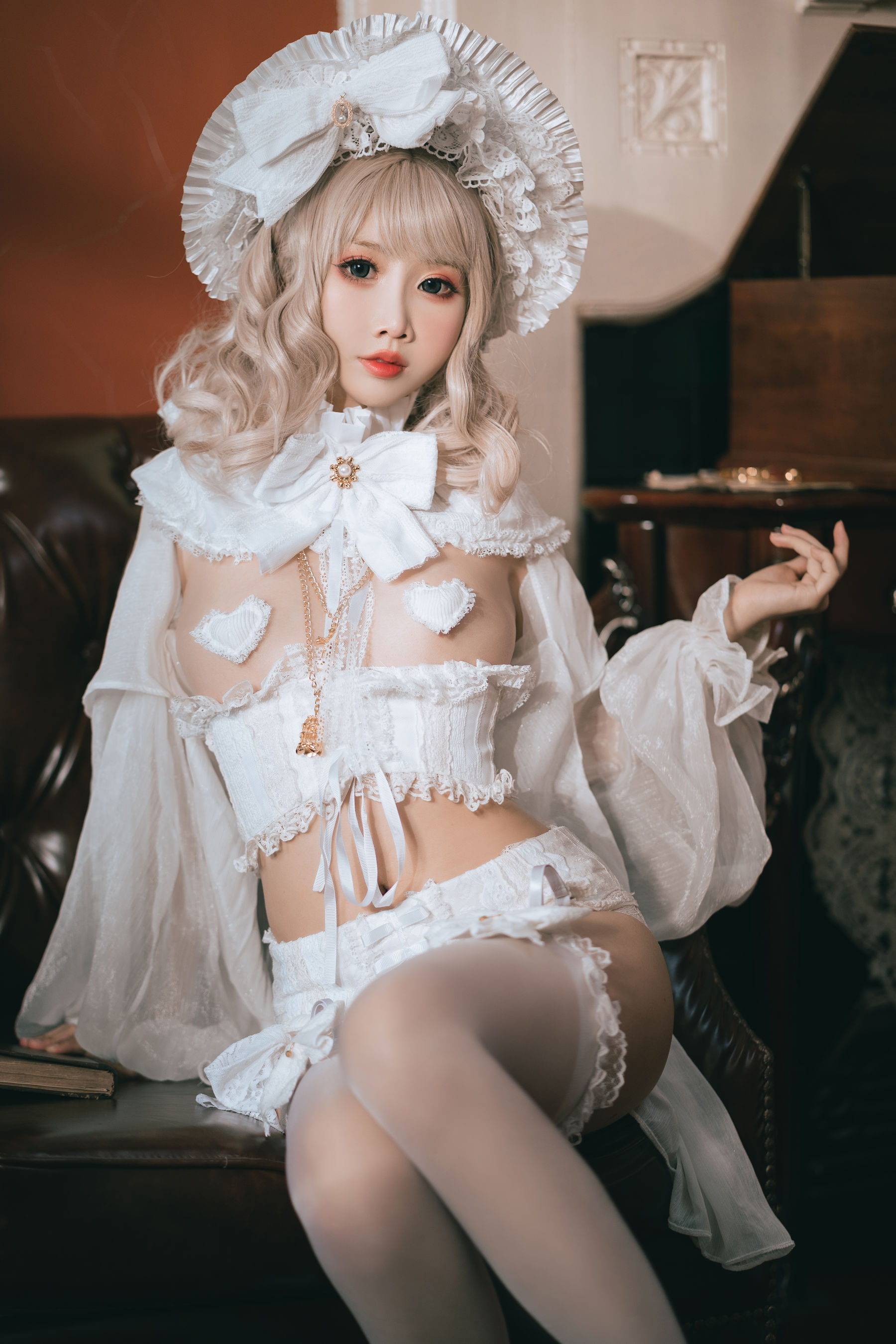 可爱人气Coser面饼仙儿 – 法兰西YasahimeLO [36P] - 秀人网免费无水印在线套图写真