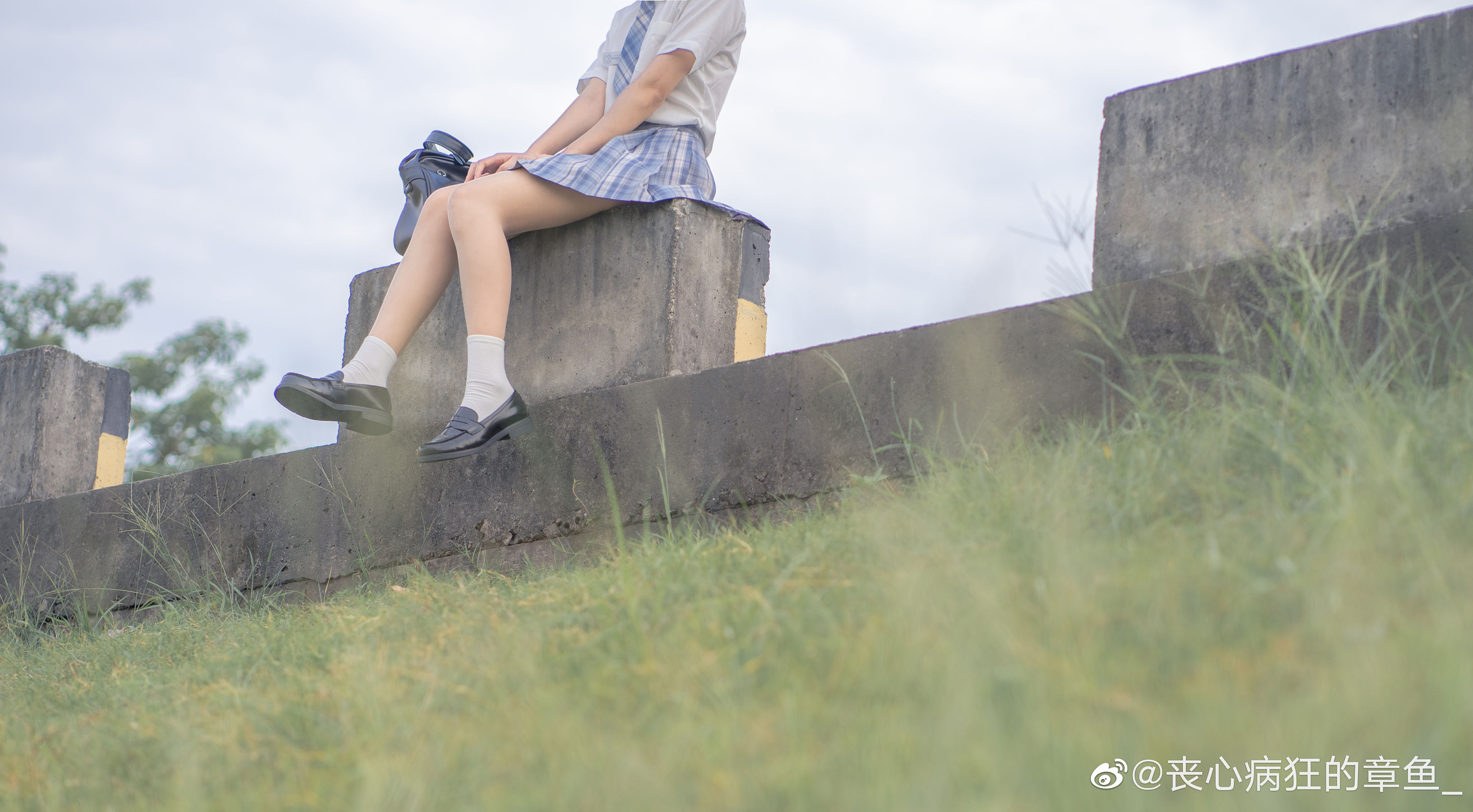 动漫博主阿了个fifi – JK日常 [17P] - 秀人网免费无水印在线套图写真