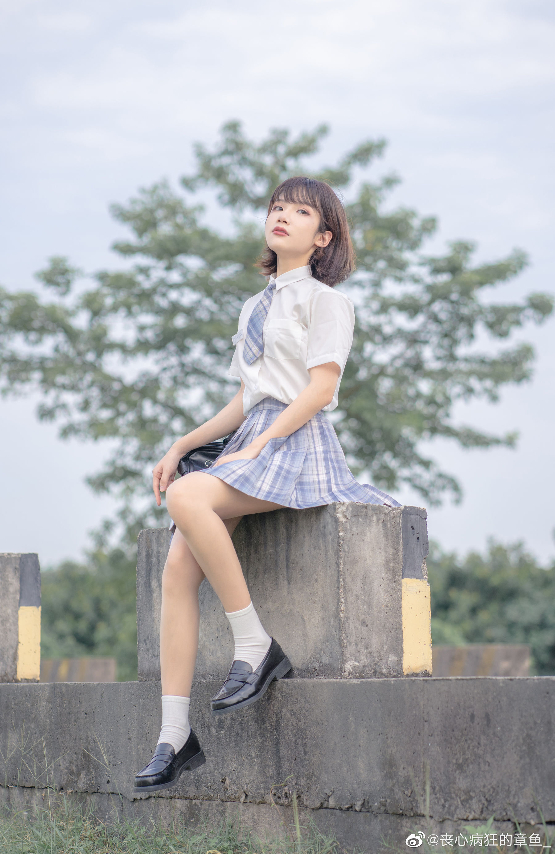 动漫博主阿了个fifi – JK日常 [17P] - 秀人网免费无水印在线套图写真