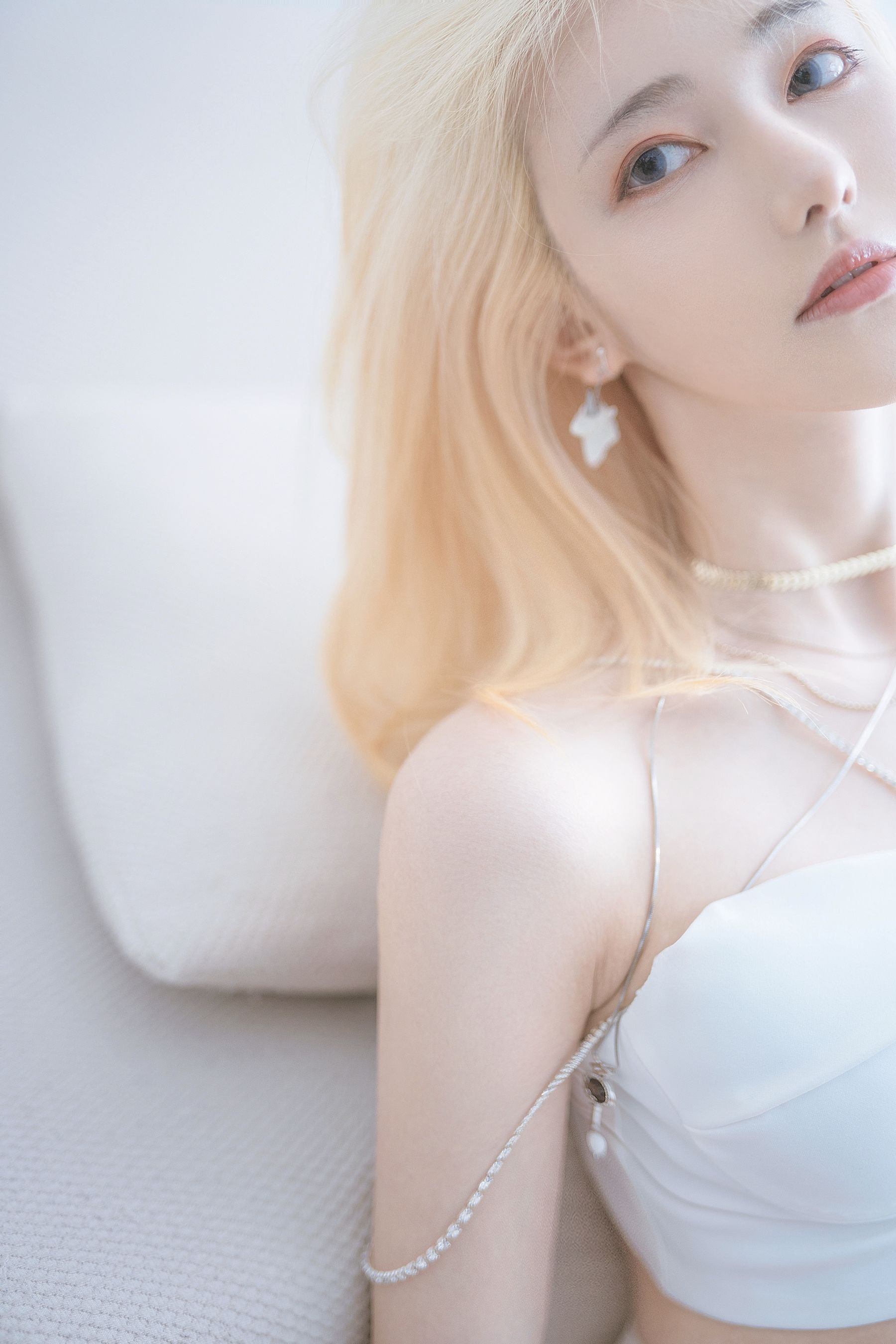 动漫博主南桃Momoko – 白色制服 [9P] - 秀人网免费无水印在线套图写真