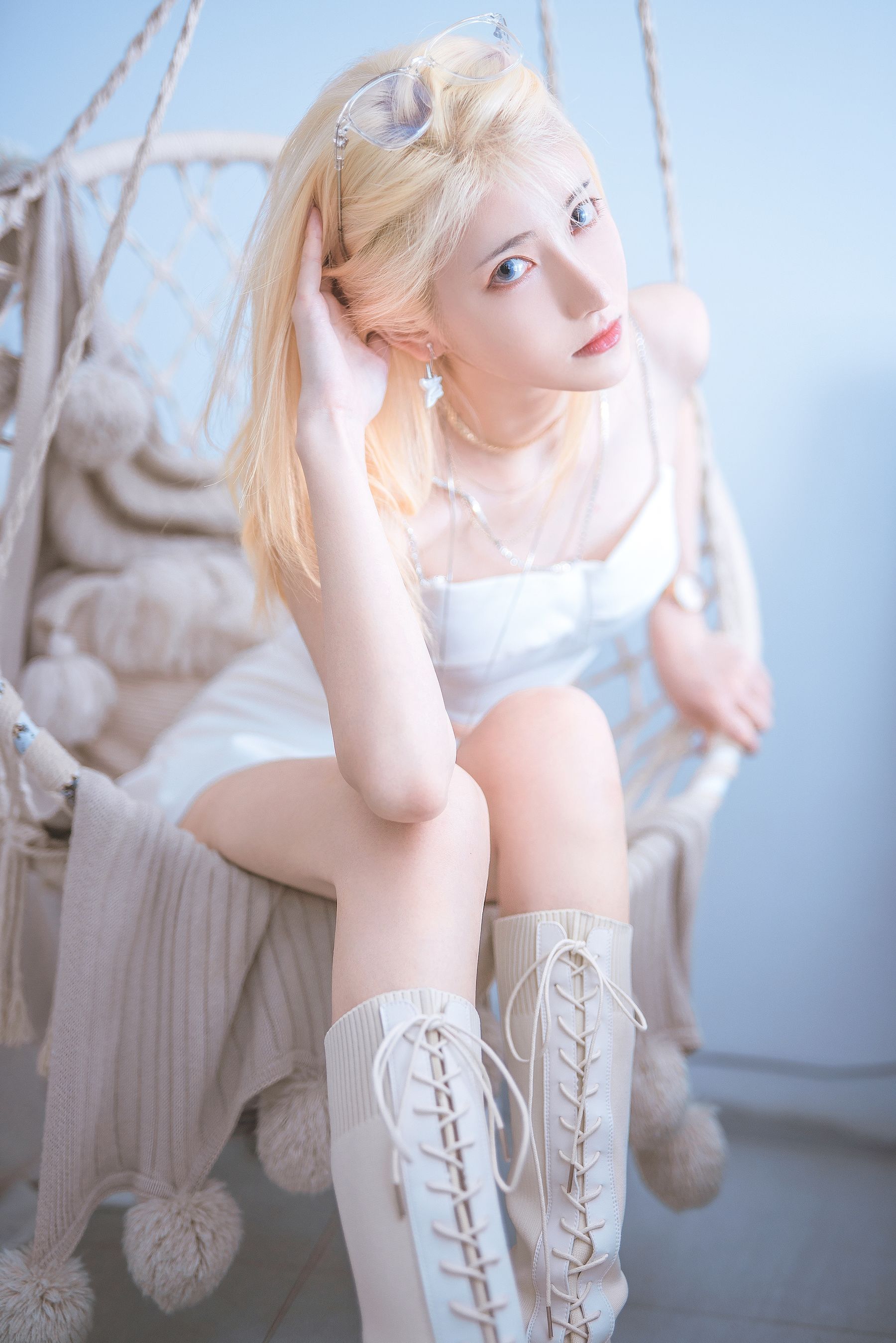 动漫博主南桃Momoko – 白色制服 [9P] - 秀人网免费无水印在线套图写真