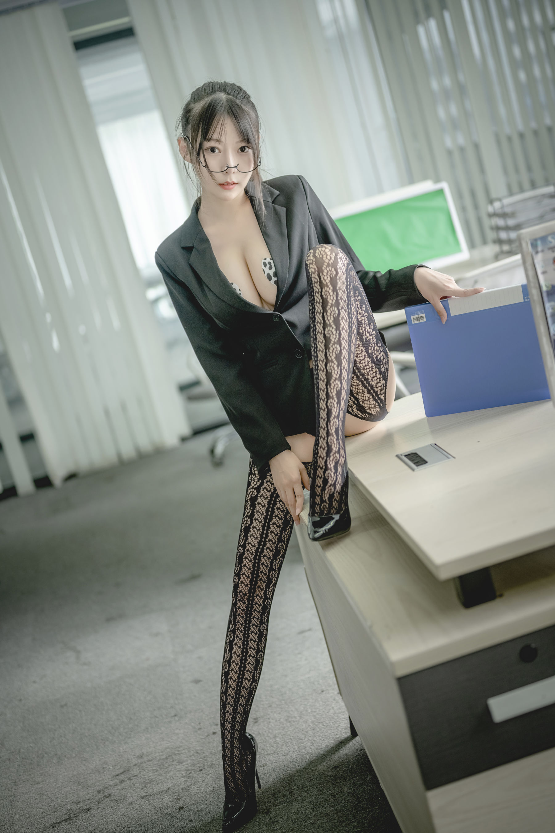 香草喵露露 – 黑色西装 [62P] - 秀人网免费无水印在线套图写真