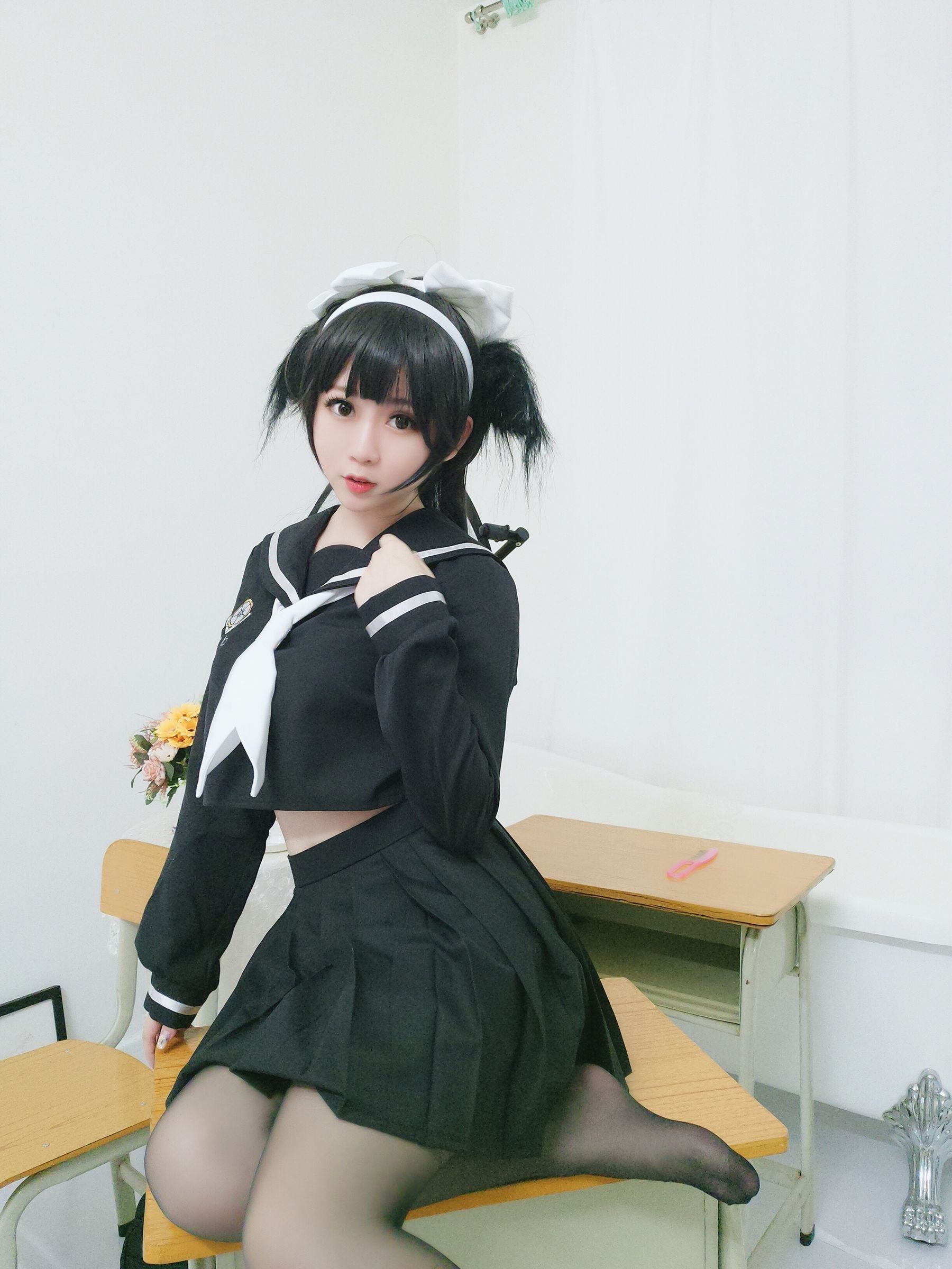 蜜桃少女是依酱呀 爱岩 [14P] - 秀人网免费无水印在线套图写真