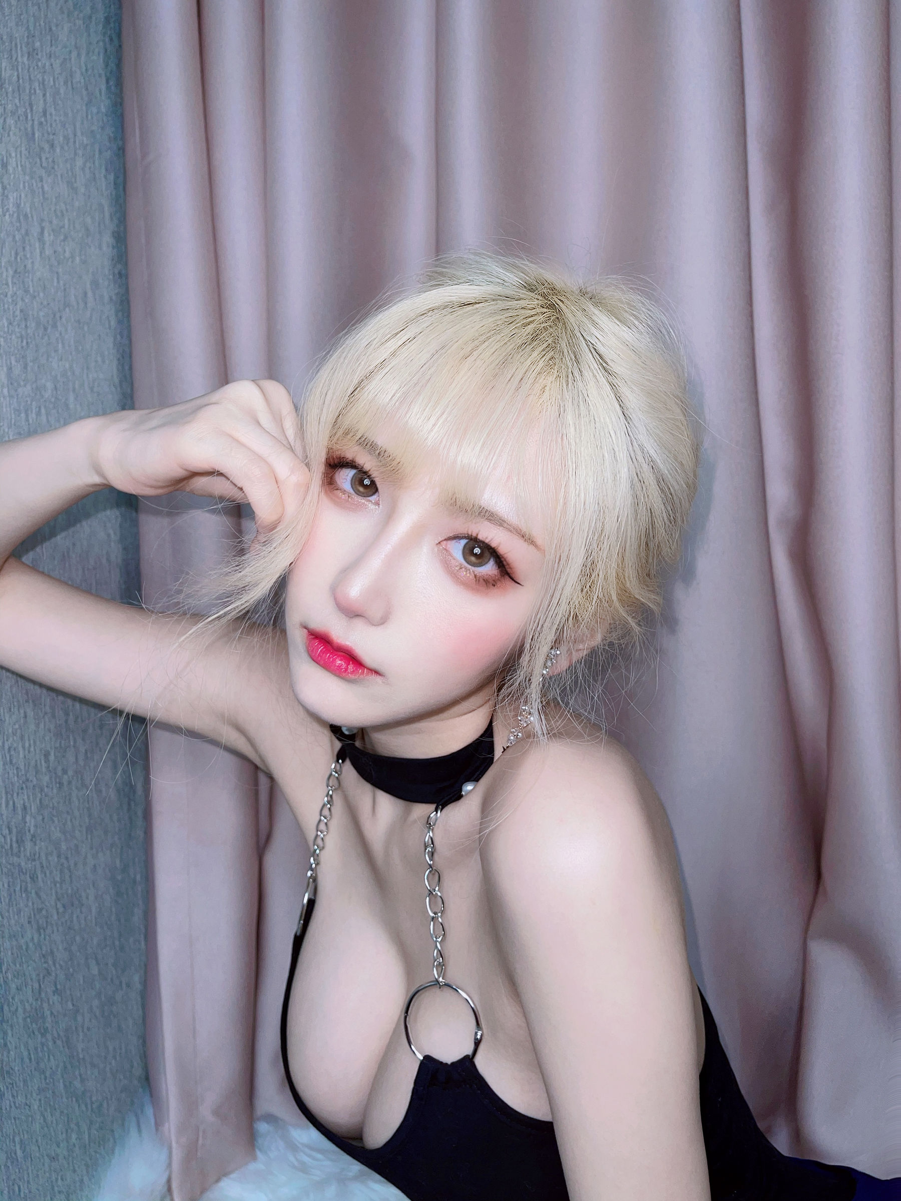 人气Coser啾小妍 – 金发芭比 [40P] - 秀人网免费无水印在线套图写真