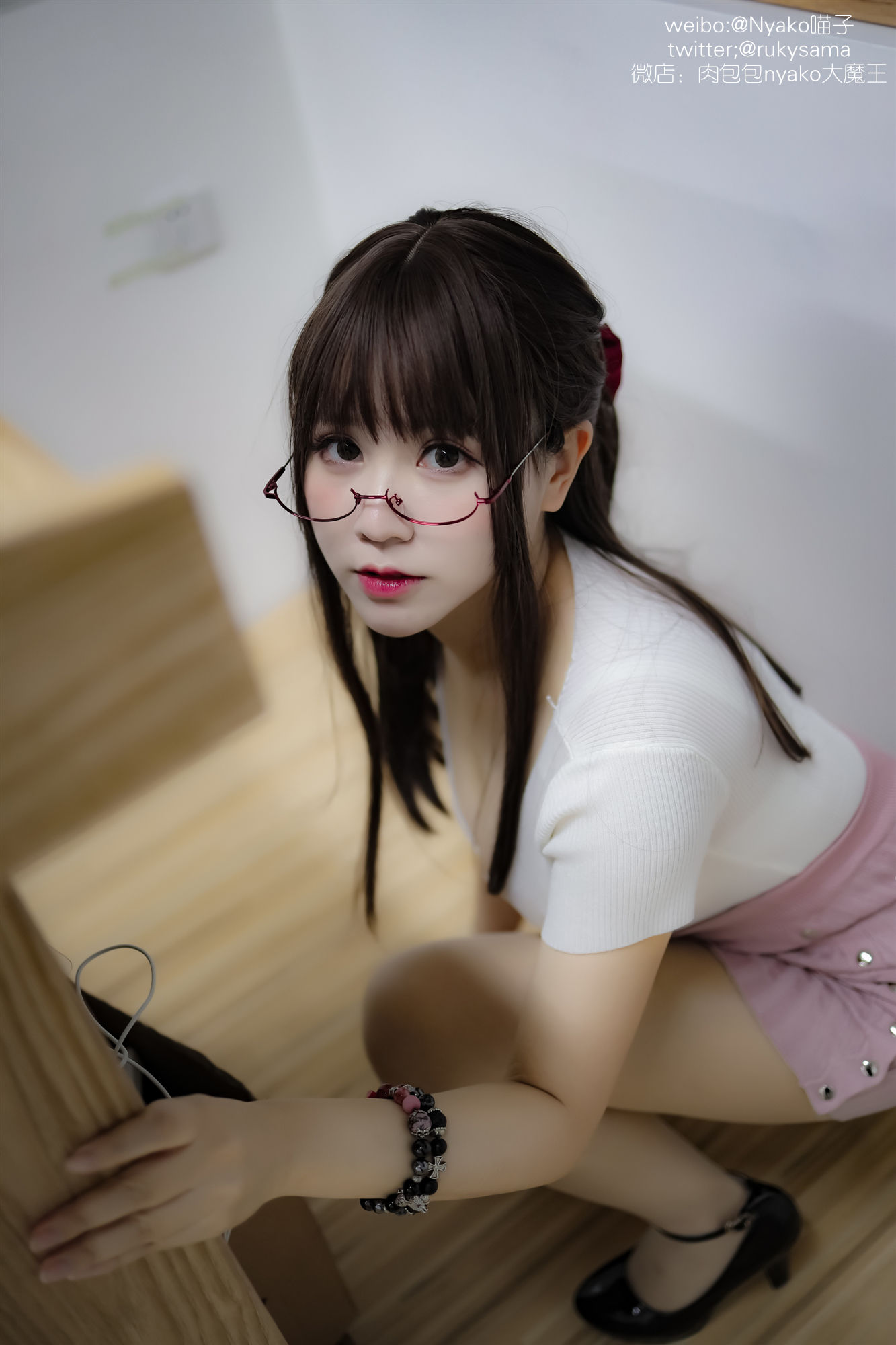 萌妹子Nyako喵子 欲求不满的老师 [98P] - 秀人网免费无水印在线套图写真