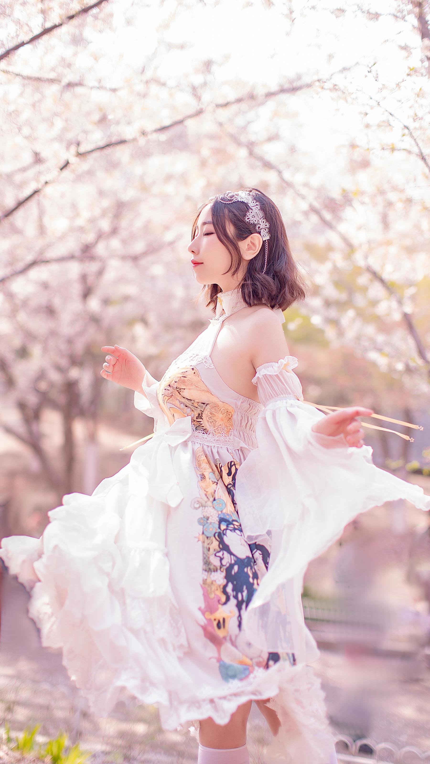 动漫博主穆零Mu0 – 花情 [19P] - 秀人网免费无水印在线套图写真