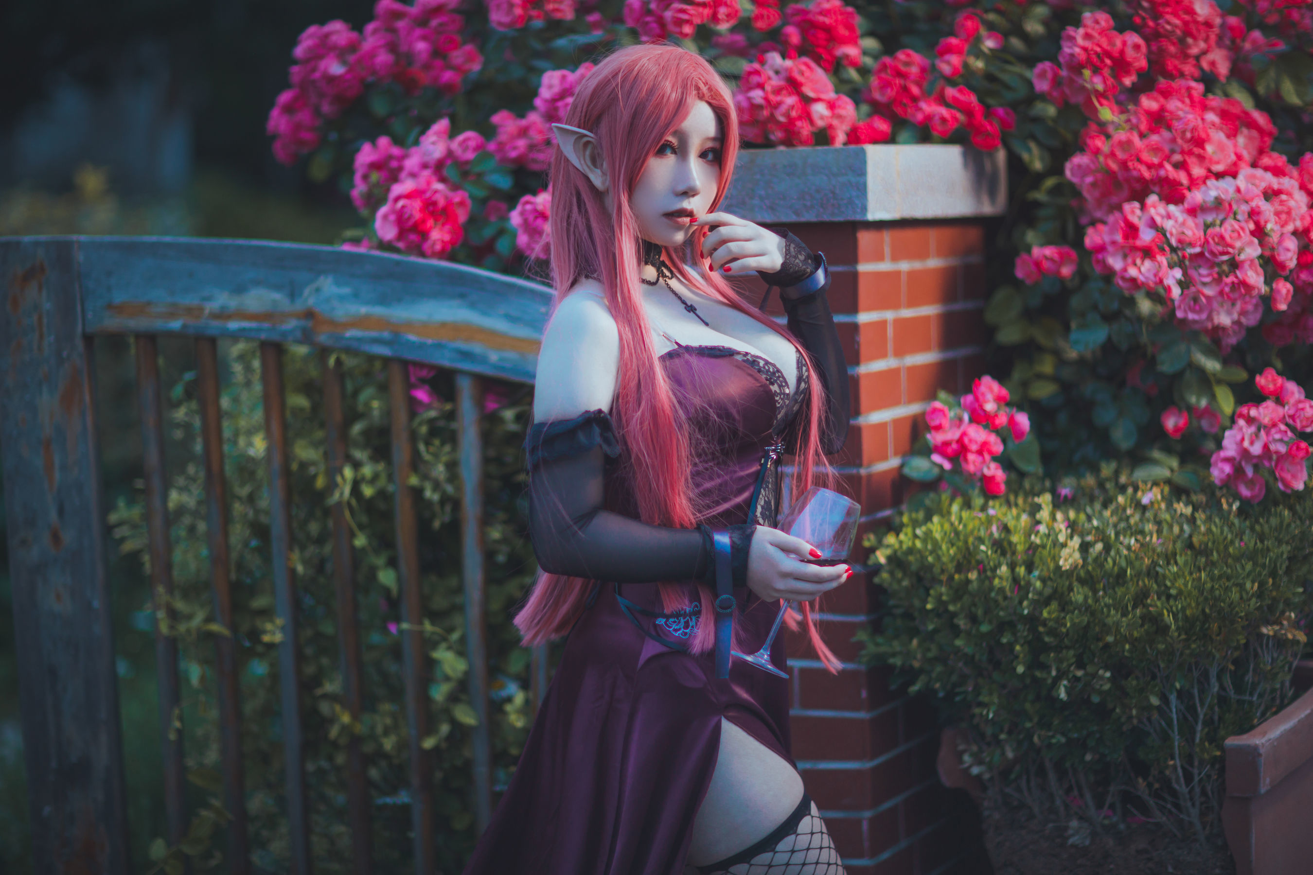 动漫博主从从从从鸾 约克公爵 [53P] - 秀人网免费无水印在线套图写真