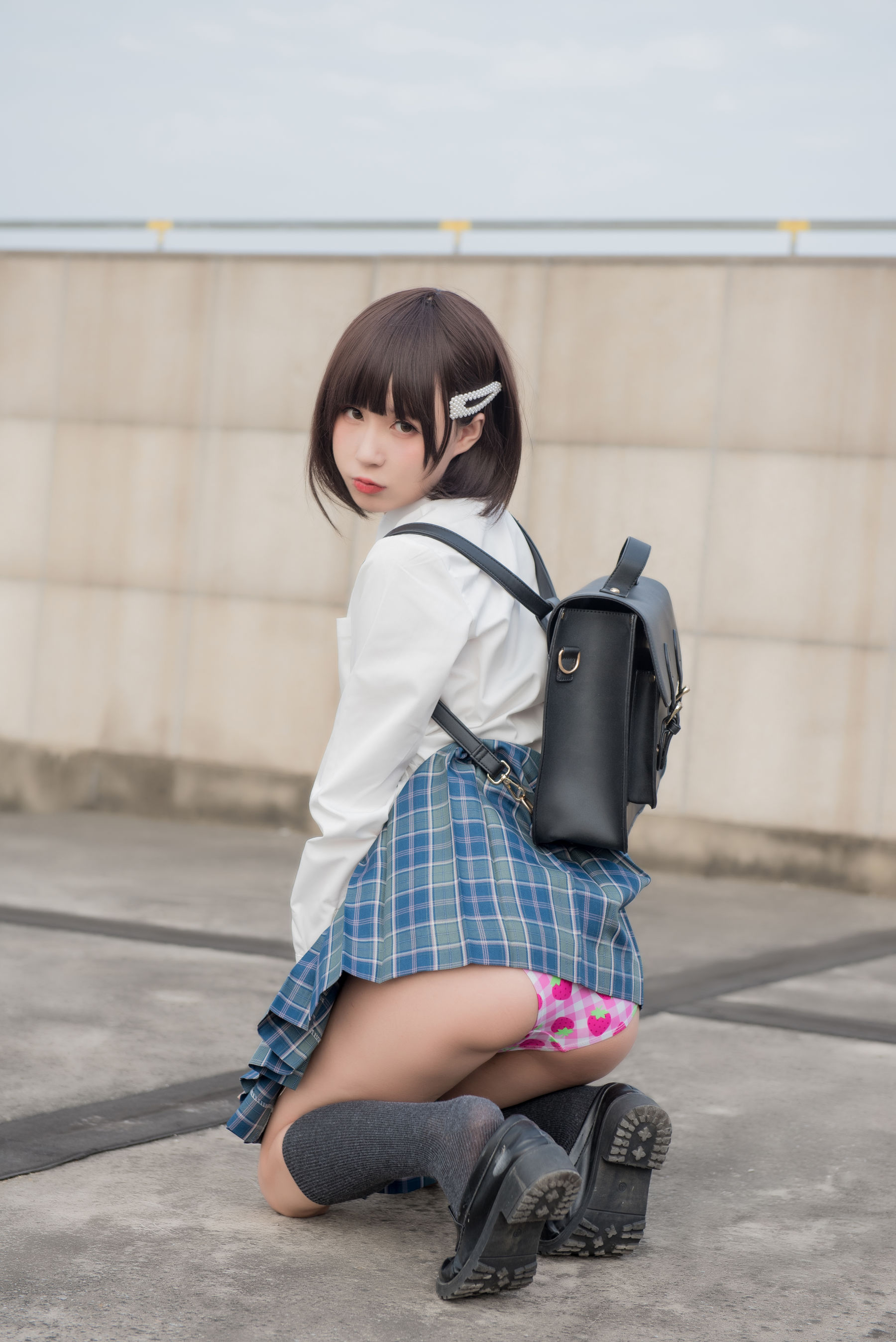 萌妹子南鸽 少女裙底 [22P] - 秀人网免费无水印在线套图写真