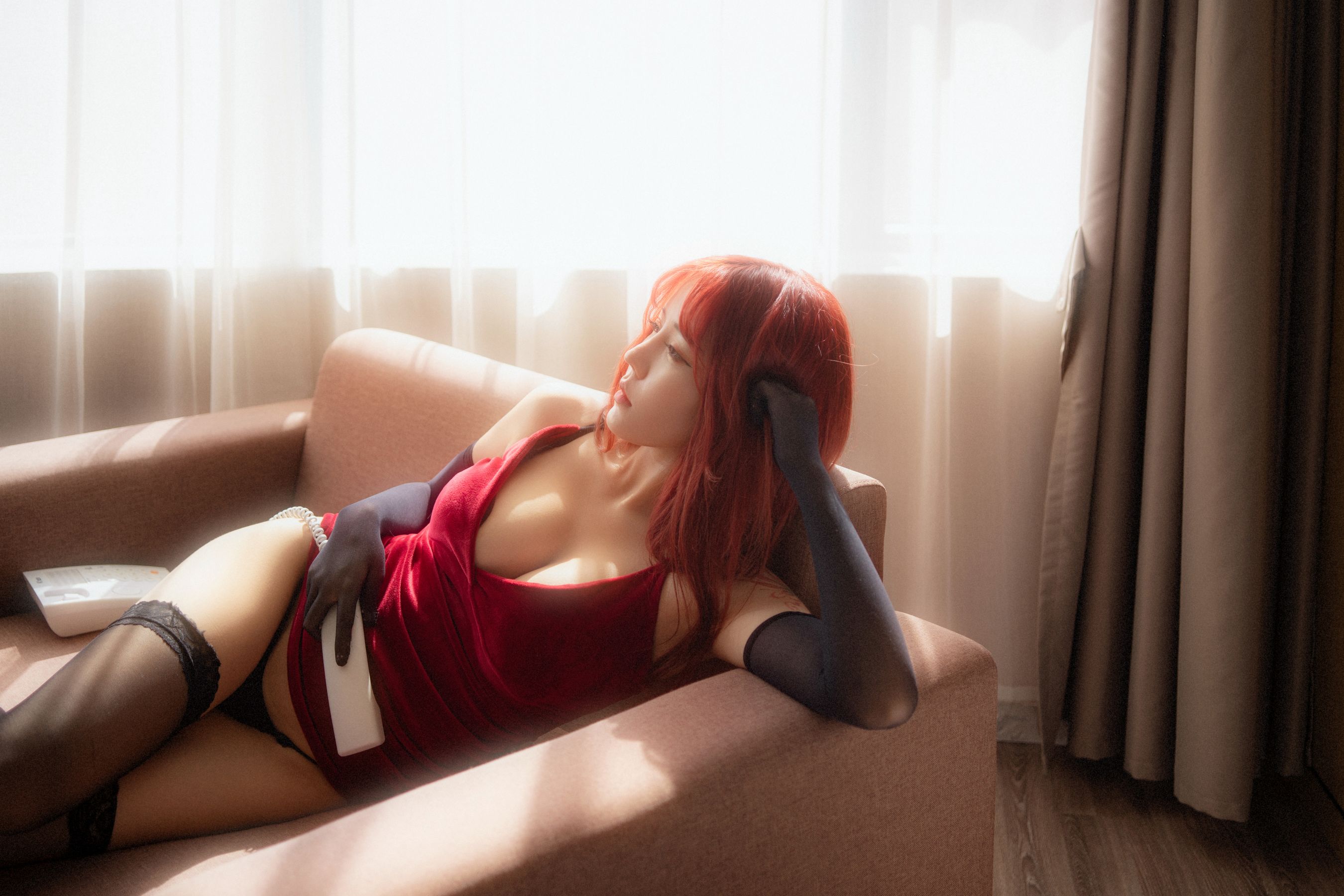 微博妹子 汐 – 红衣 [14P] - 秀人网免费无水印在线套图写真