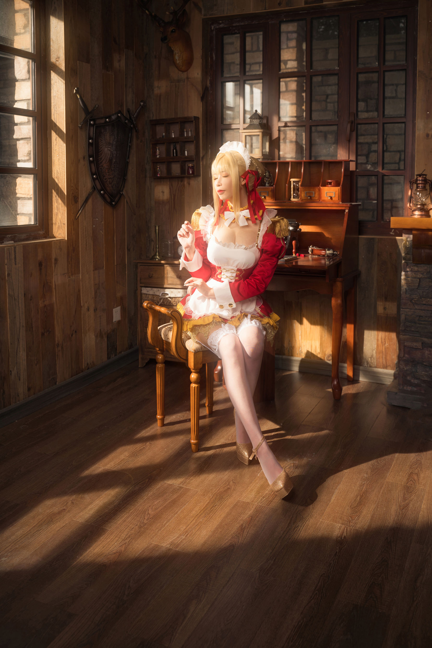 动漫博主爱老师_PhD – 尼禄YD女仆 [18P] - 秀人网免费无水印在线套图写真