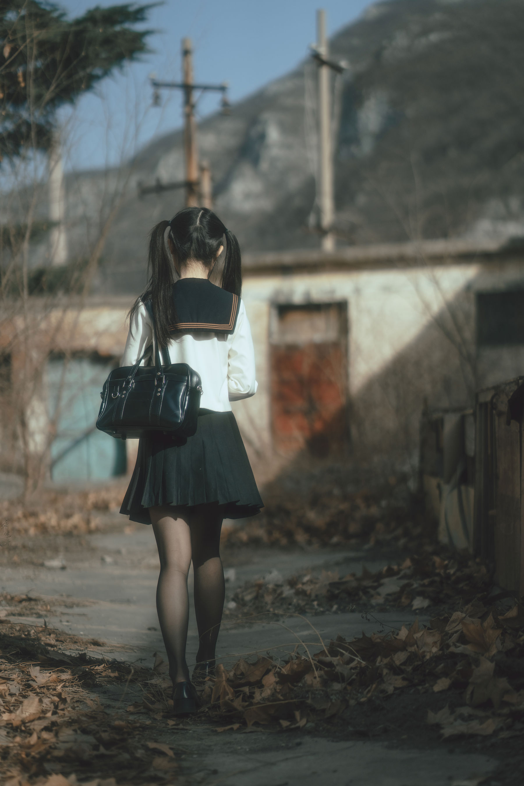 六味帝皇酱 – 废墟JK [44P] - 秀人网免费无水印在线套图写真