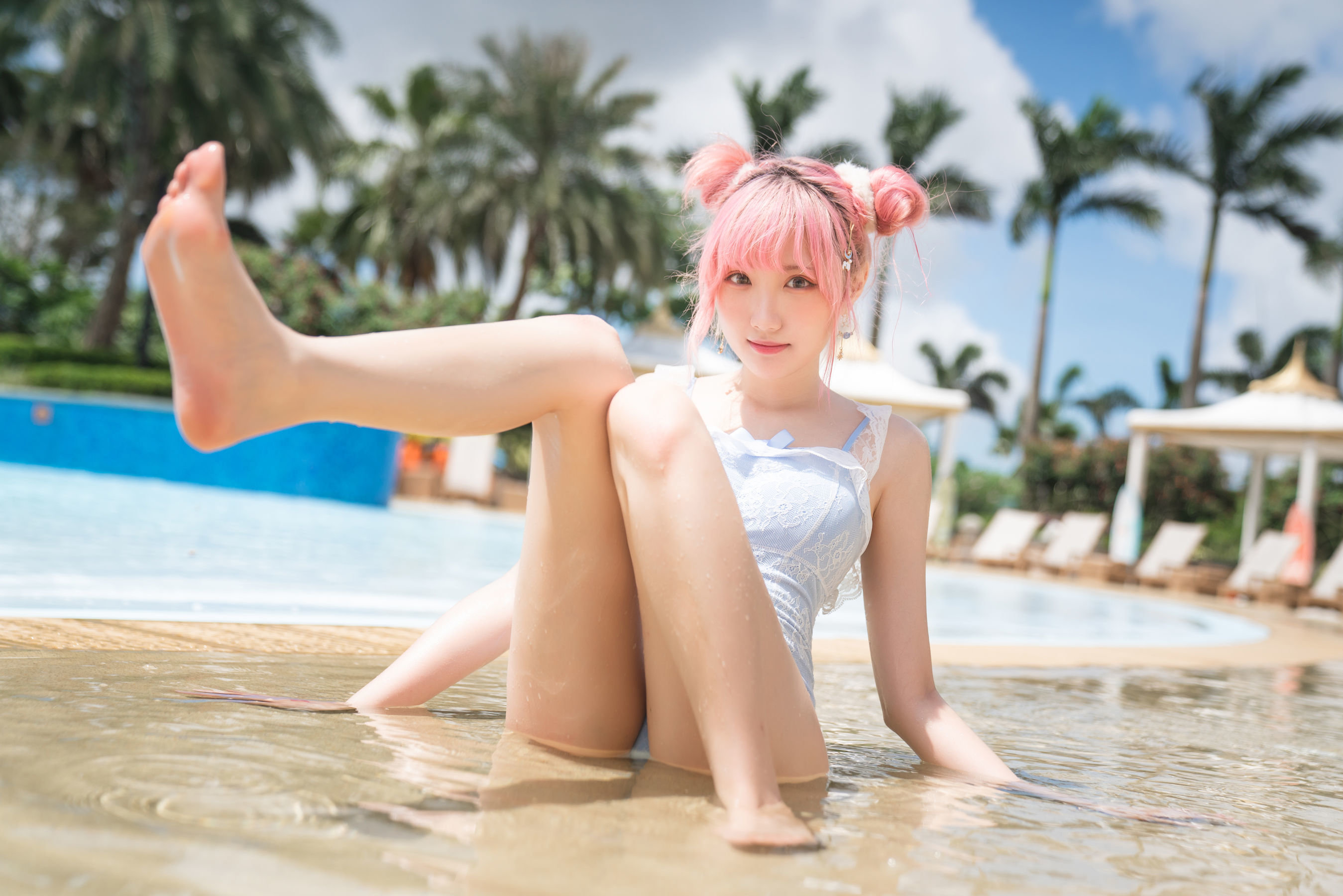 Coser瓜希酱福利 – 度假水着 [10P] - 秀人网免费无水印在线套图写真