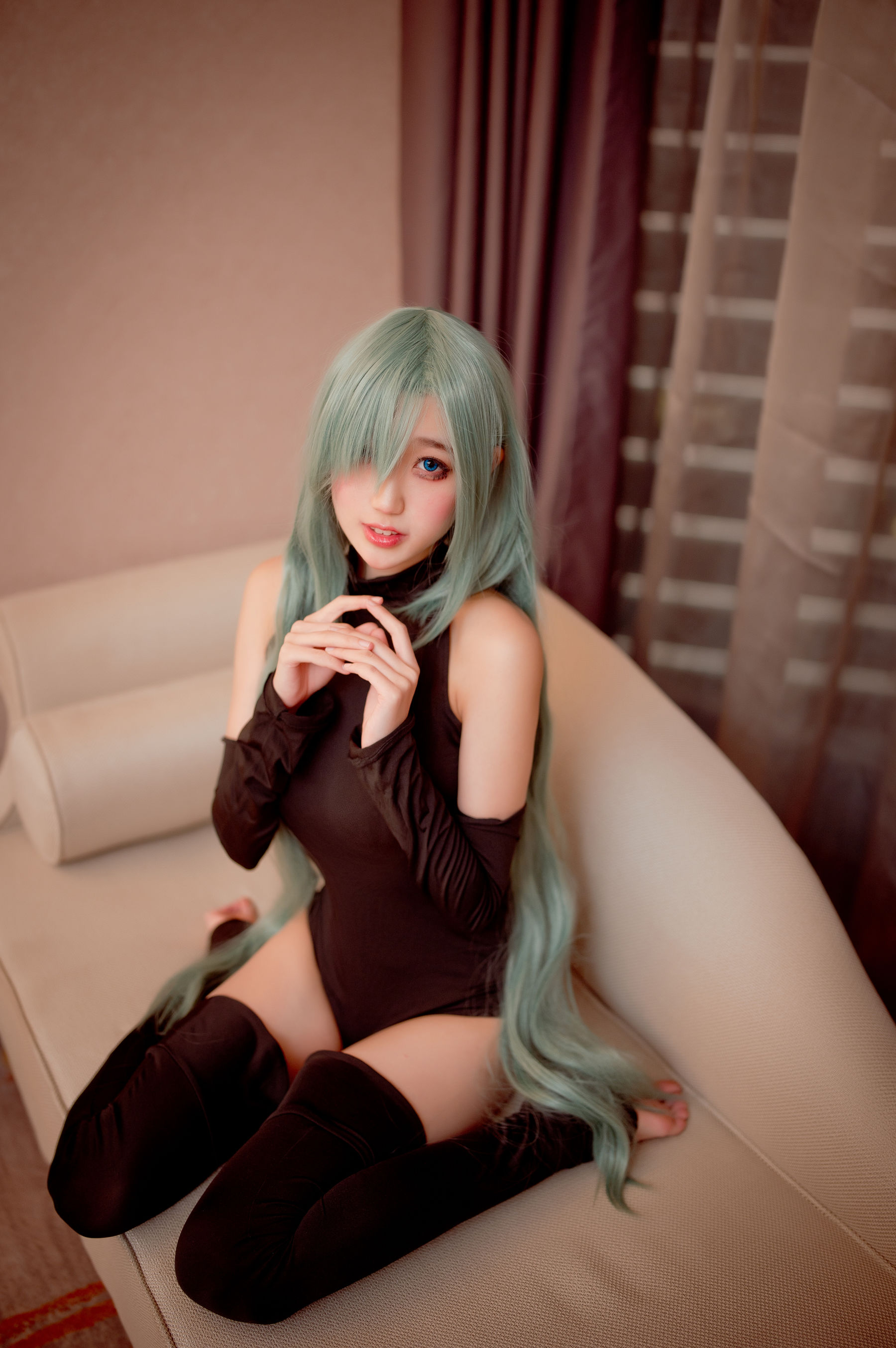 周叽是可爱兔兔 – 伊丽莎白连体衣 [15P] - 秀人网免费无水印在线套图写真