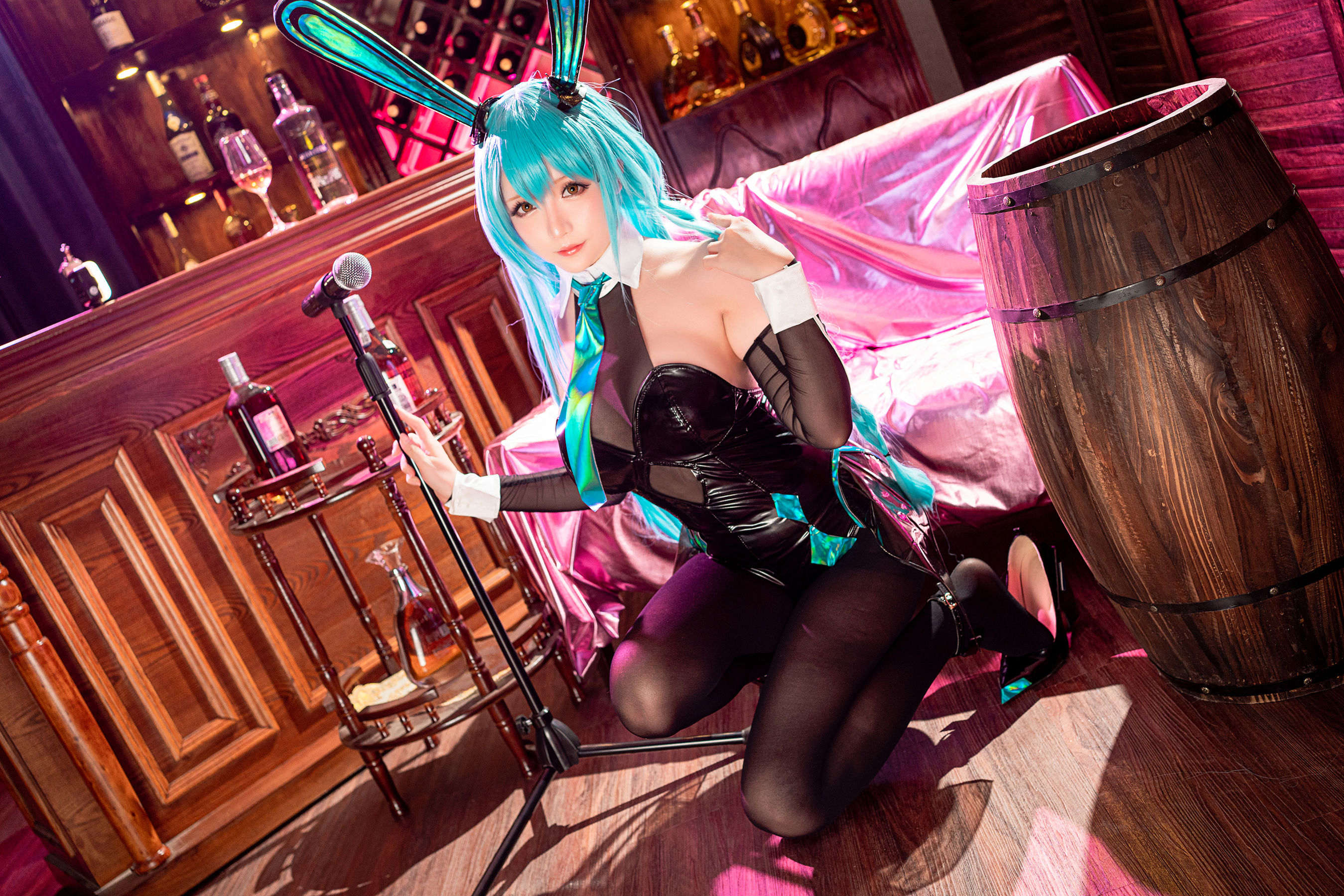 Coser小姐姐星之迟迟 – 纯白と漆黑《树城》 [25P] - 秀人网免费无水印在线套图写真