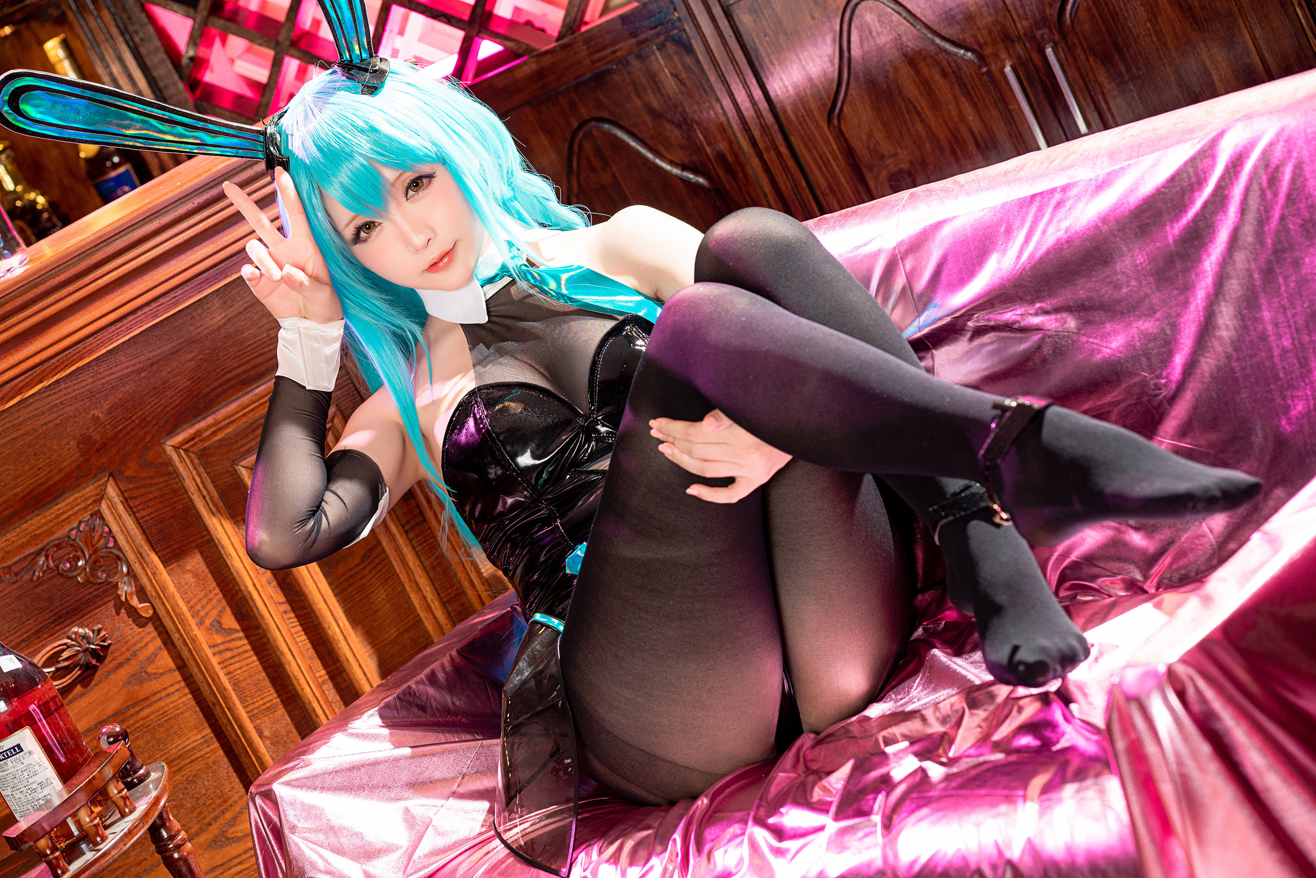 Coser小姐姐星之迟迟 – 纯白と漆黑《树城》 [25P] - 秀人网免费无水印在线套图写真