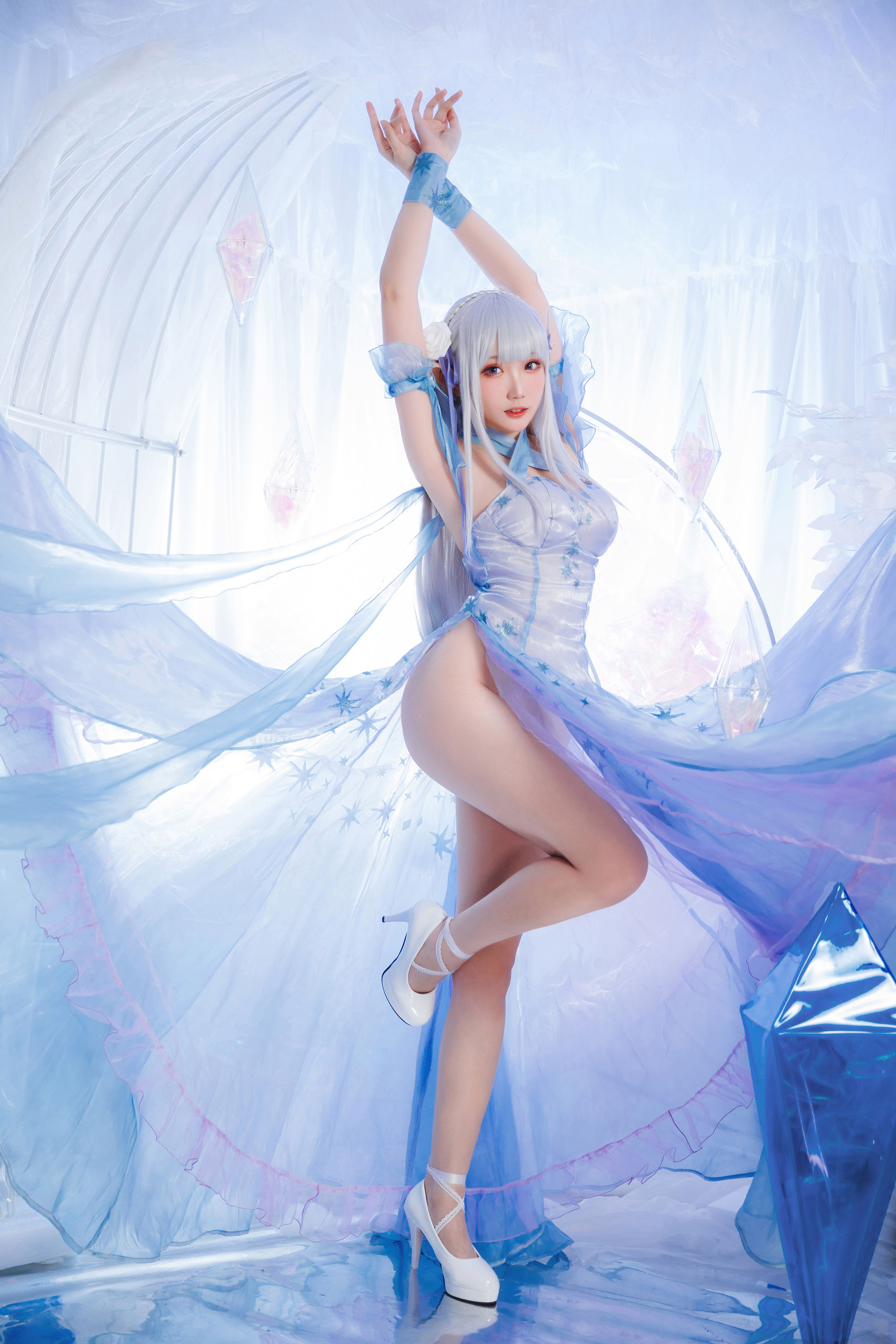 Coser瓜希酱福利 – 爱蜜莉雅 水晶礼服 [28P] - 秀人网免费无水印在线套图写真