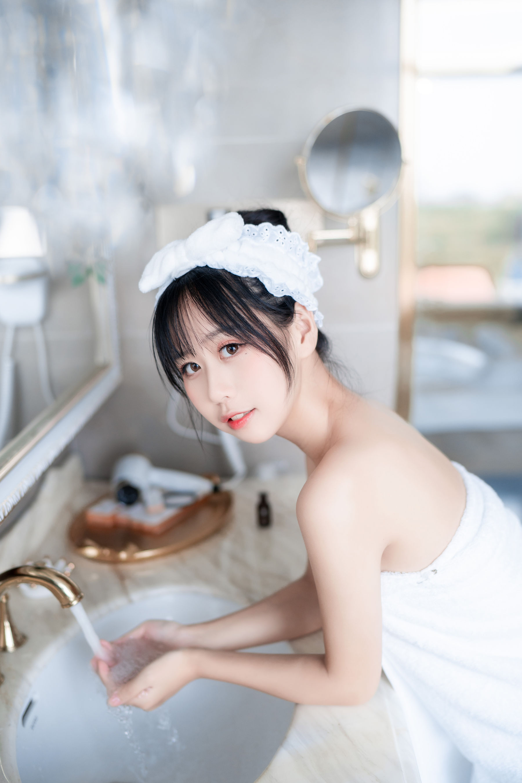 阳光美少女萌芽儿o0 – 浴巾 [27P] - 秀人网免费无水印在线套图写真