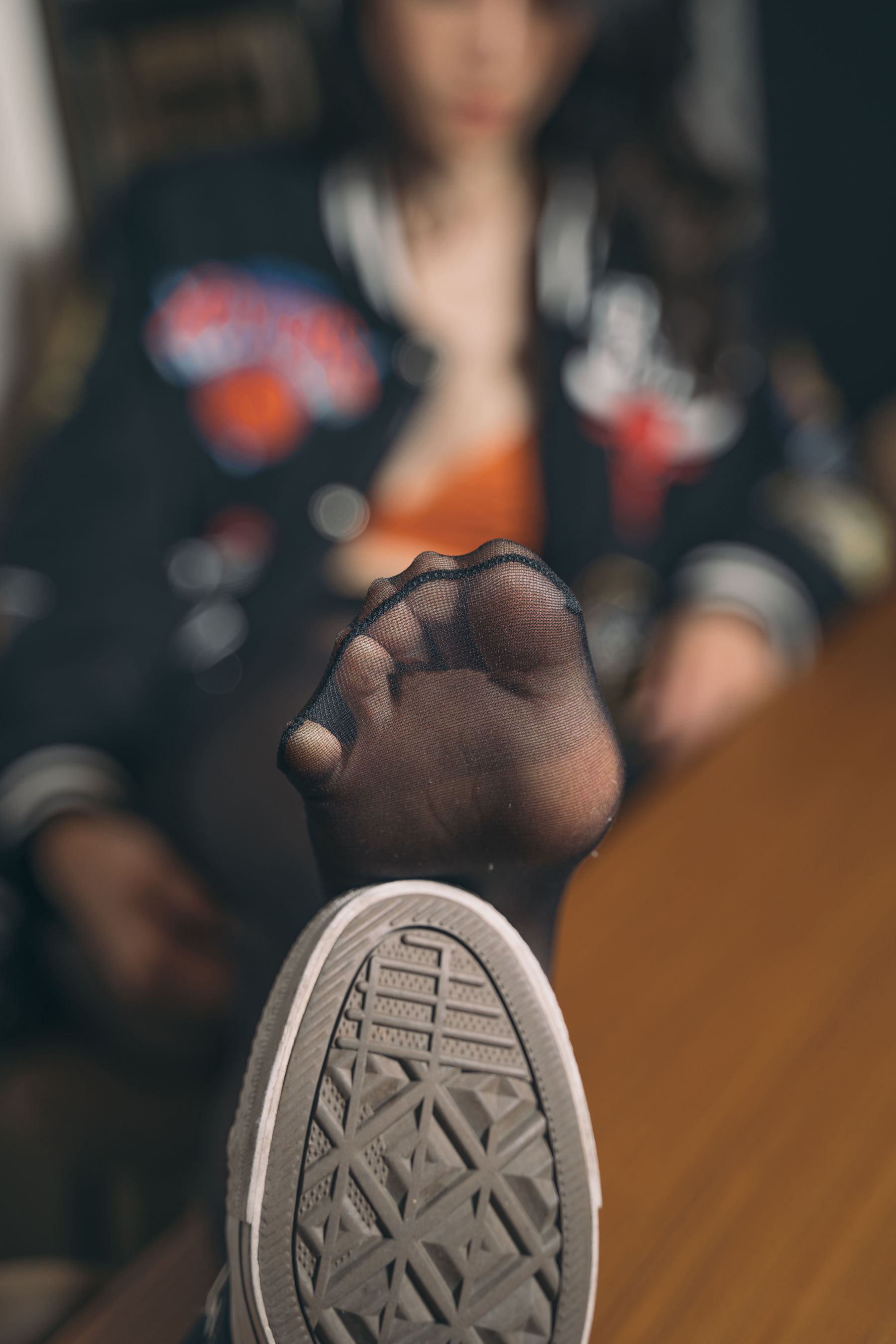 Limerence 性感妹子!近距离撕扯黑丝袜展示嫩足 [129P] - 秀人网免费无水印在线套图写真