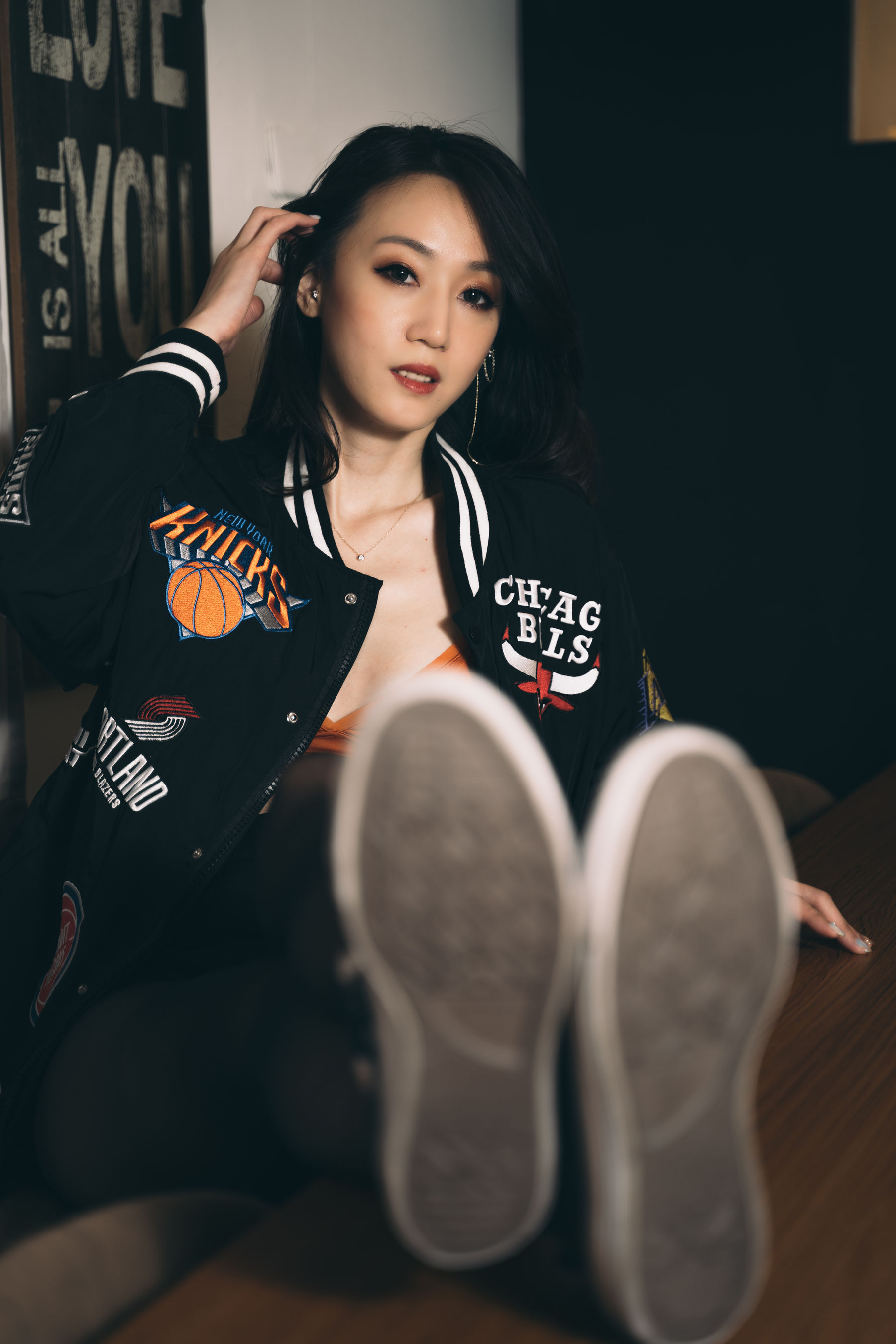 Limerence 性感妹子!近距离撕扯黑丝袜展示嫩足 [129P] - 秀人网免费无水印在线套图写真