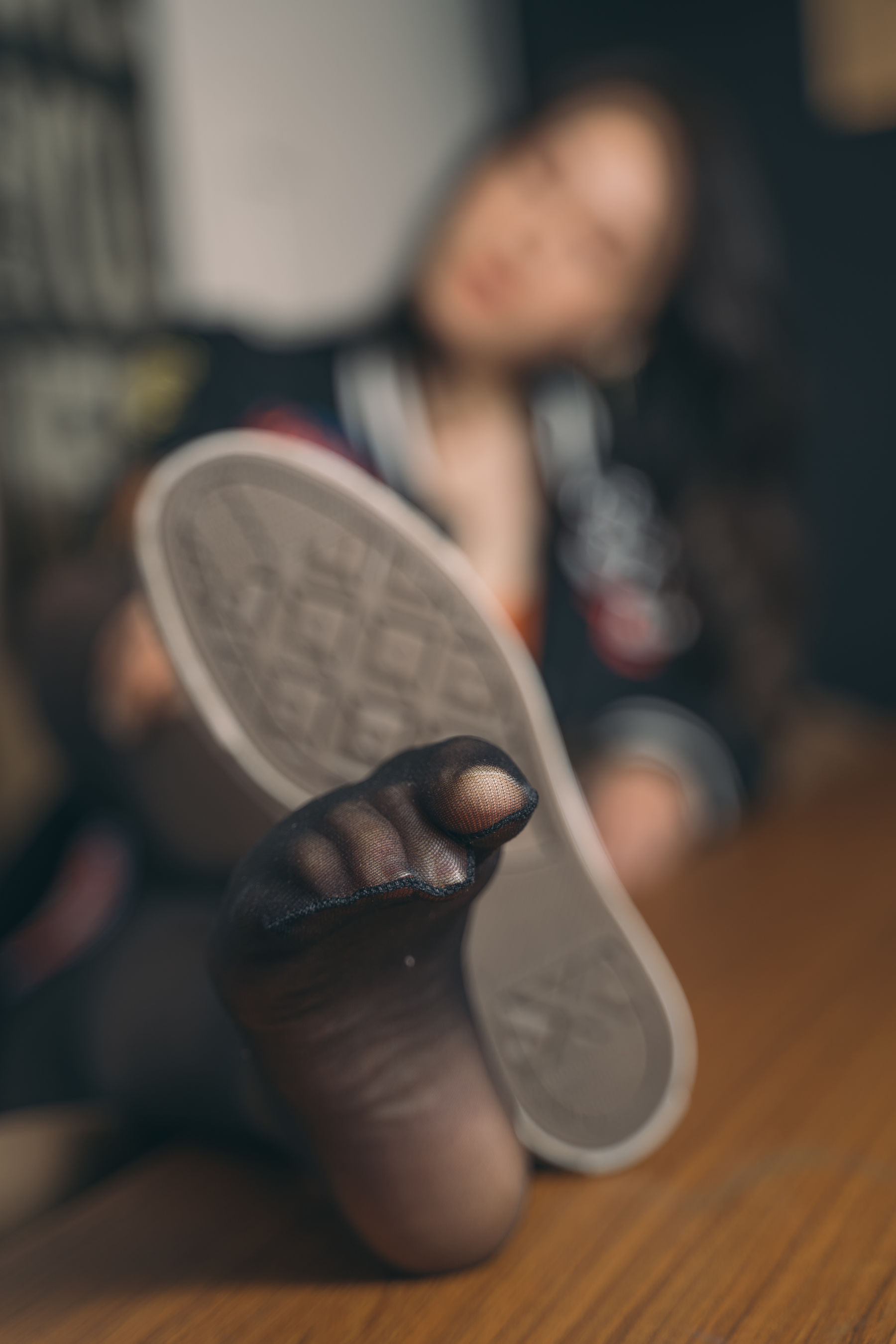 Limerence 性感妹子!近距离撕扯黑丝袜展示嫩足 [129P] - 秀人网免费无水印在线套图写真